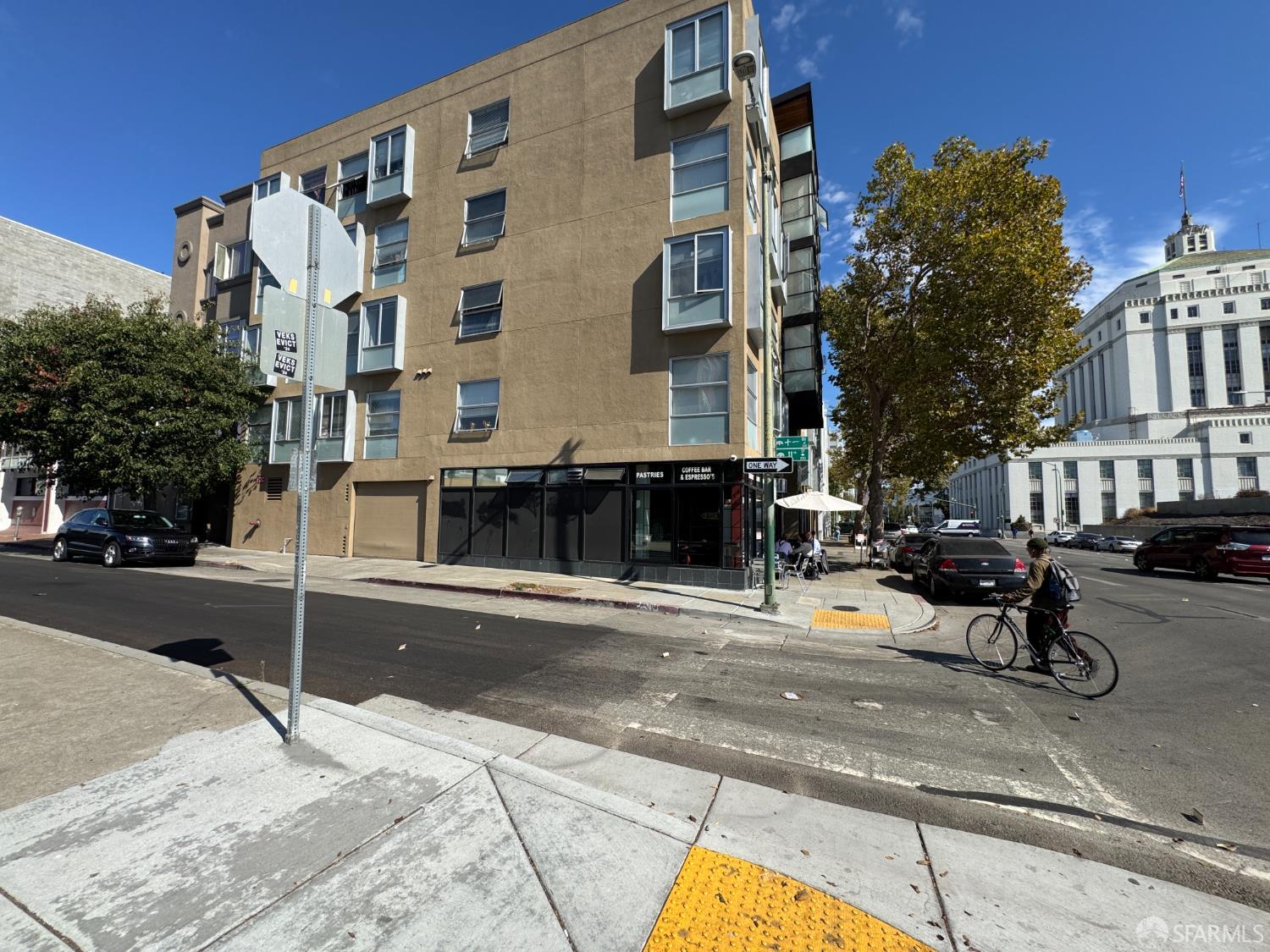 Detail Gallery Image 8 of 17 For 1109 Oak St, Oakland,  CA 94607 - – Beds | – Baths