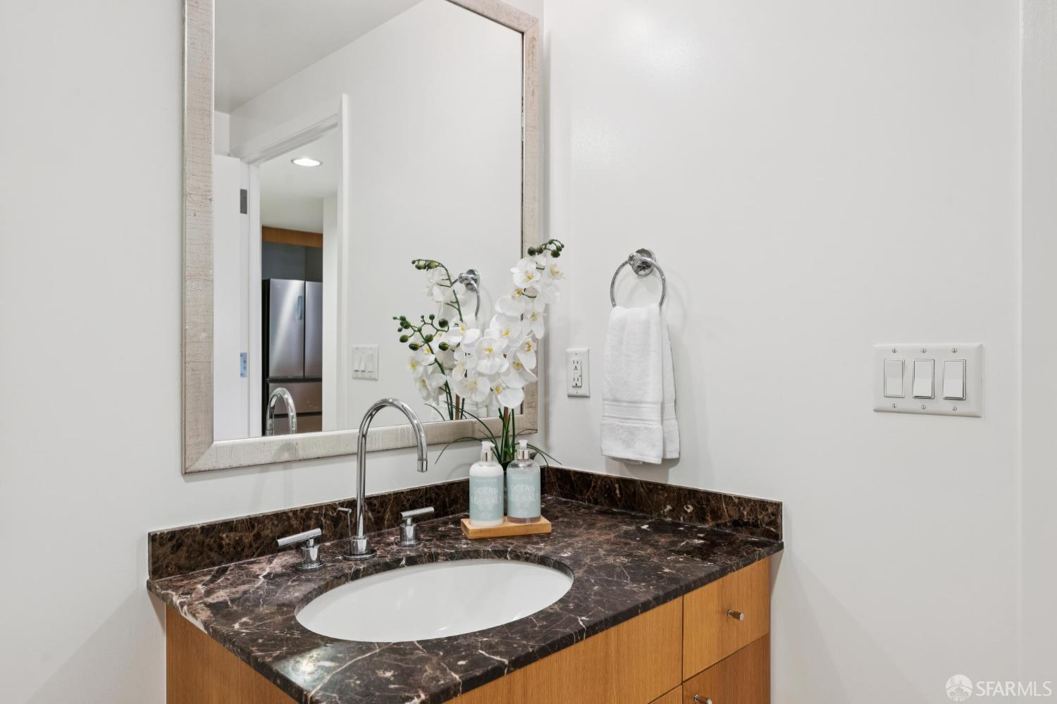 Photo #8: 425076105 Listing: Photo #8