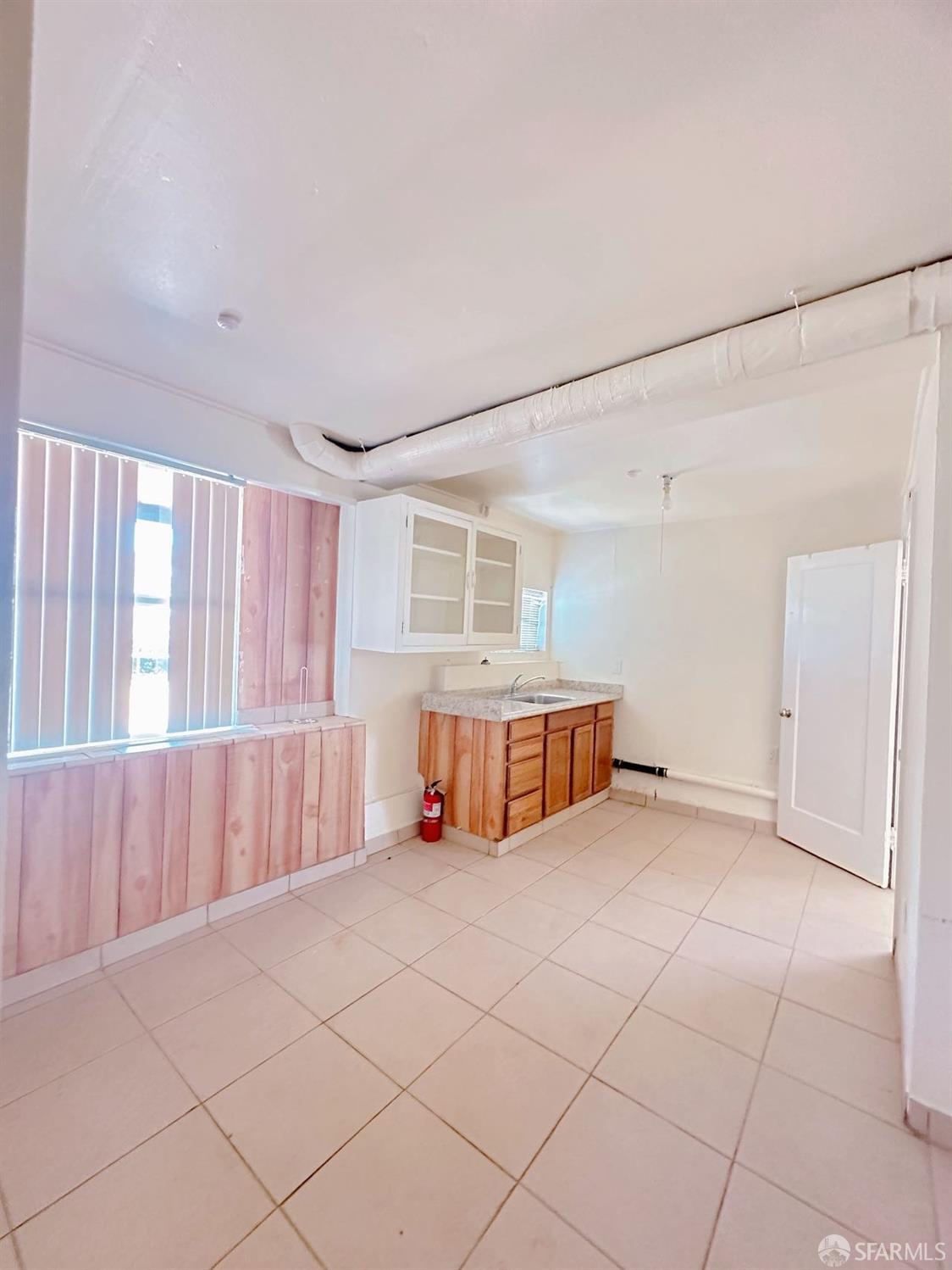 Detail Gallery Image 10 of 32 For 322 Commercial Ave, South San Francisco,  CA 94080 - 3 Beds | 1/1 Baths