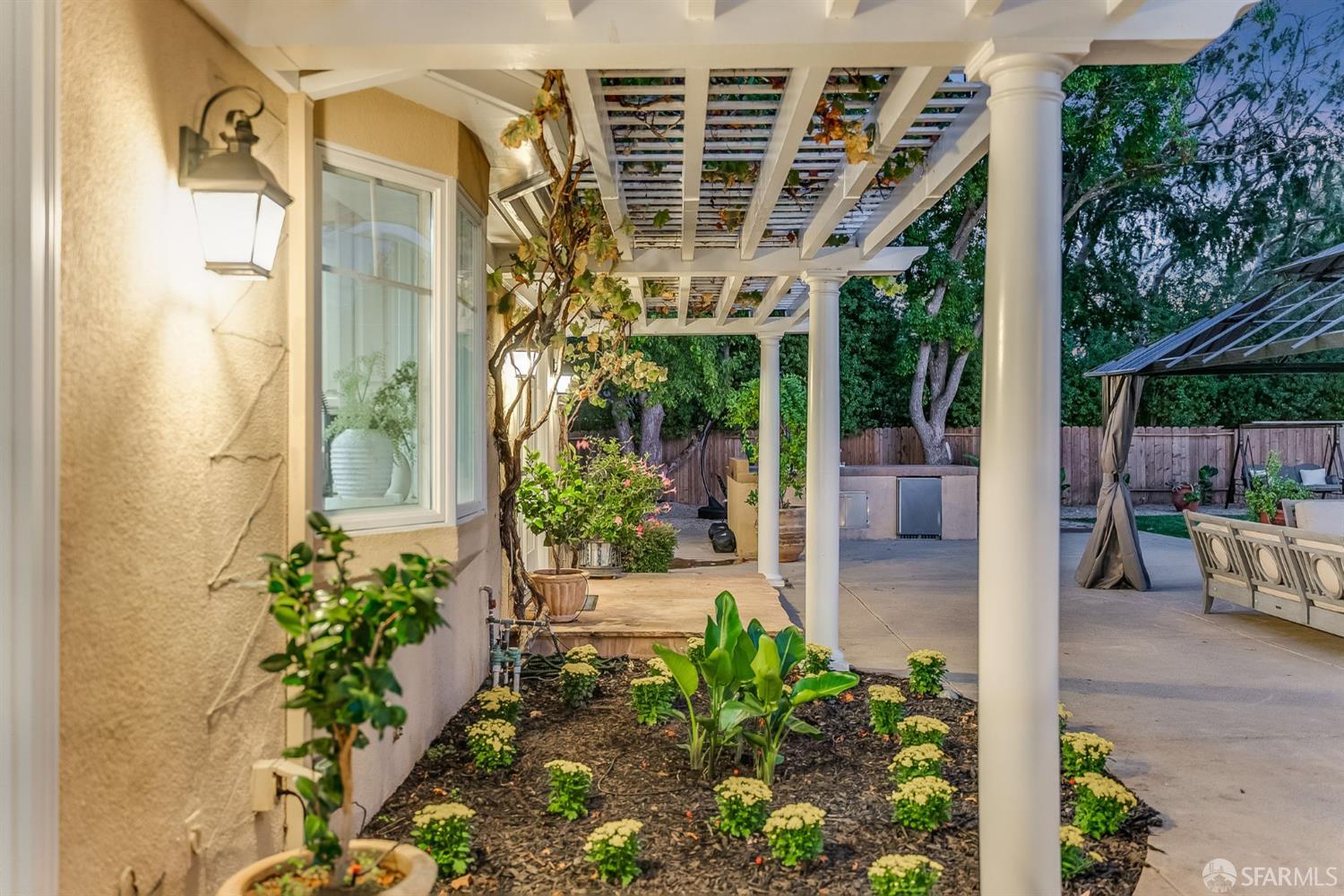 Detail Gallery Image 12 of 51 For 2 Callado Way, Atherton,  CA 94027 - 5 Beds | 4/1 Baths