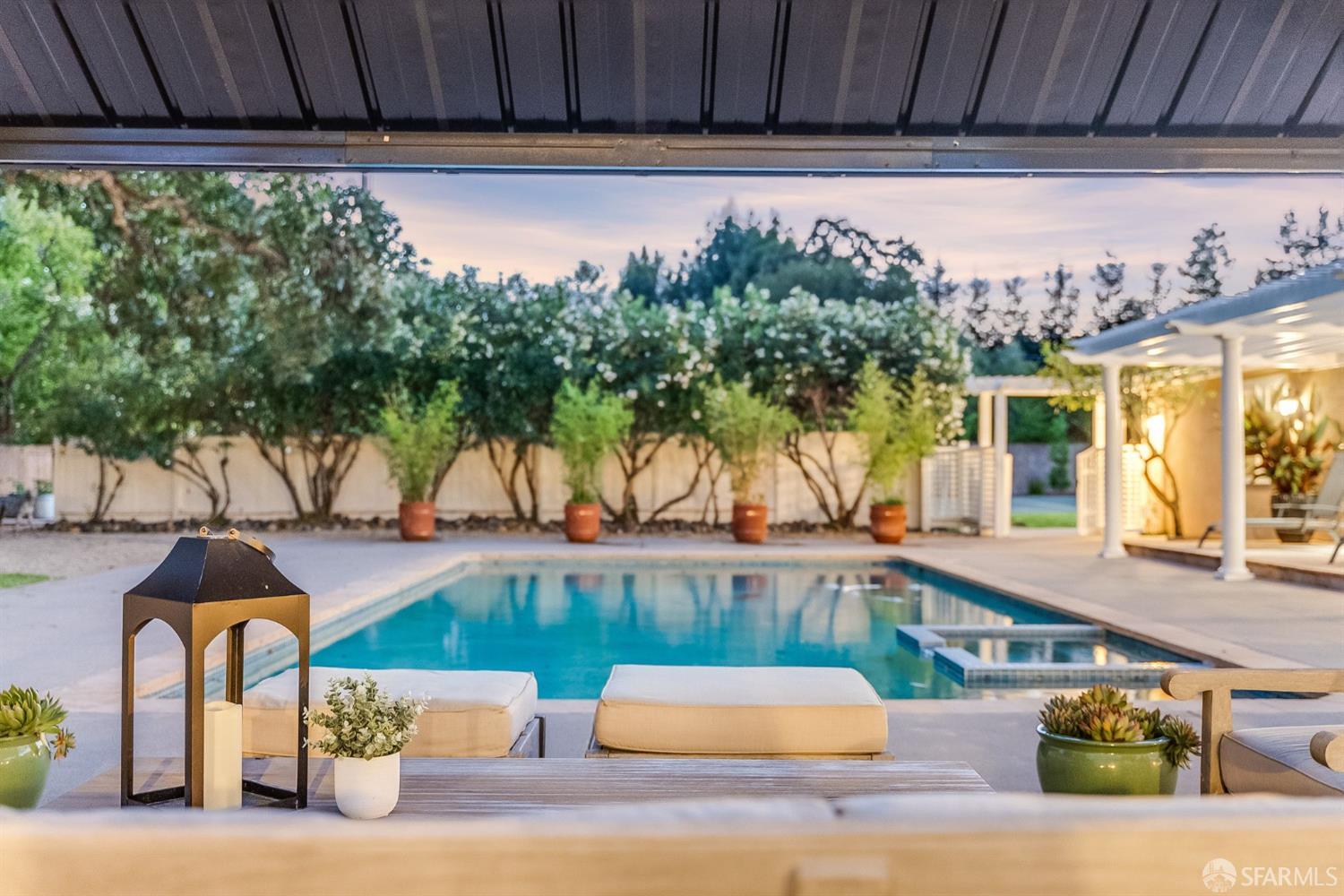 Detail Gallery Image 10 of 51 For 2 Callado Way, Atherton,  CA 94027 - 5 Beds | 4/1 Baths