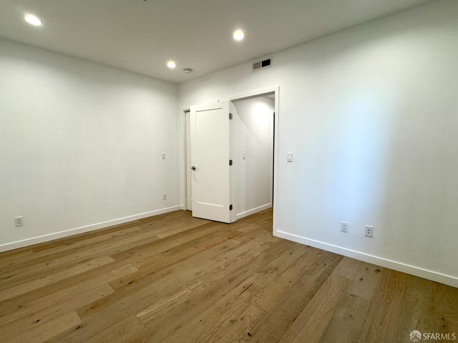 Detail Gallery Image 5 of 8 For 417 Accacia St, Daly City,  CA 94014 - 2 Beds | 1 Baths