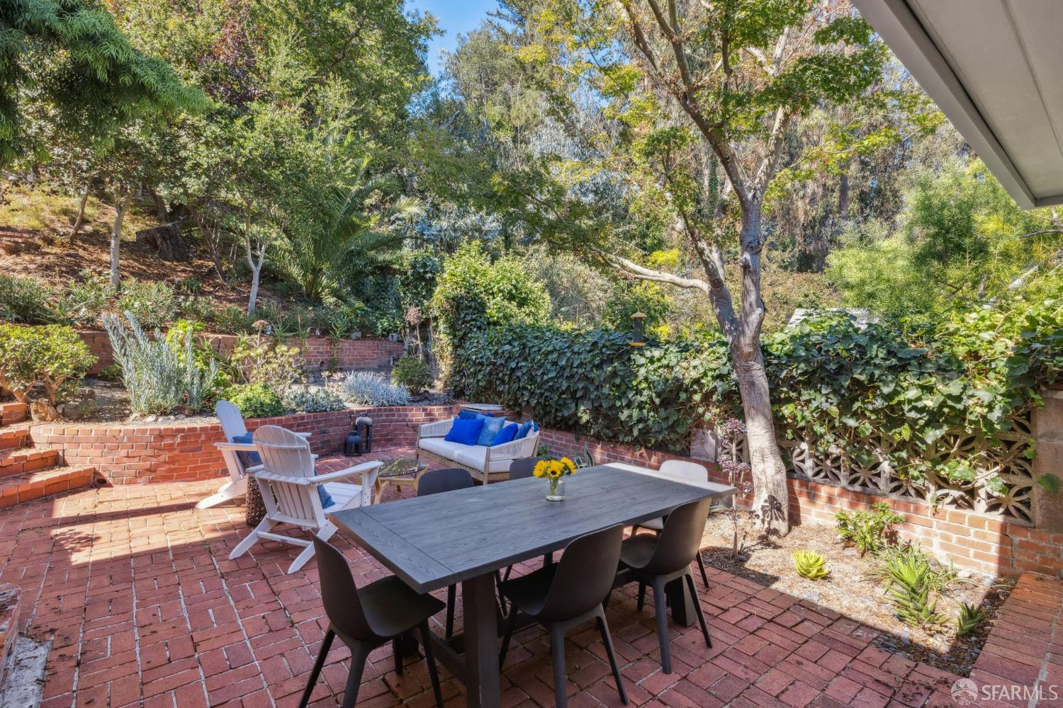 Detail Gallery Image 14 of 61 For 5969 Bruns Ct, Oakland,  CA 94611 - 3 Beds | 2 Baths