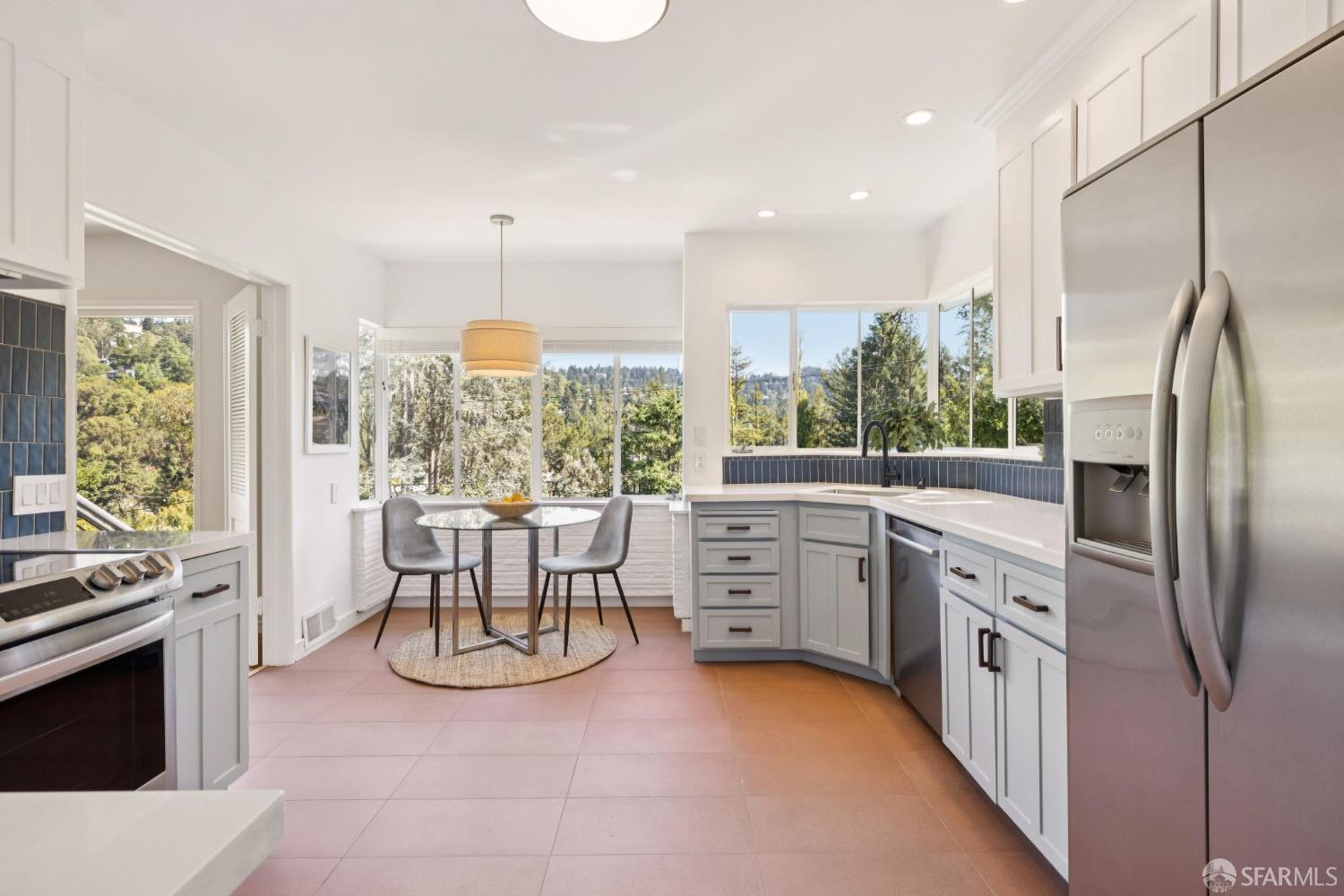 Detail Gallery Image 30 of 61 For 5969 Bruns Ct, Oakland,  CA 94611 - 3 Beds | 2 Baths