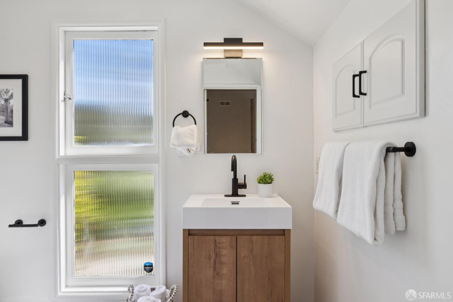 Detail Gallery Image 50 of 61 For 5969 Bruns Ct, Oakland,  CA 94611 - 3 Beds | 2 Baths