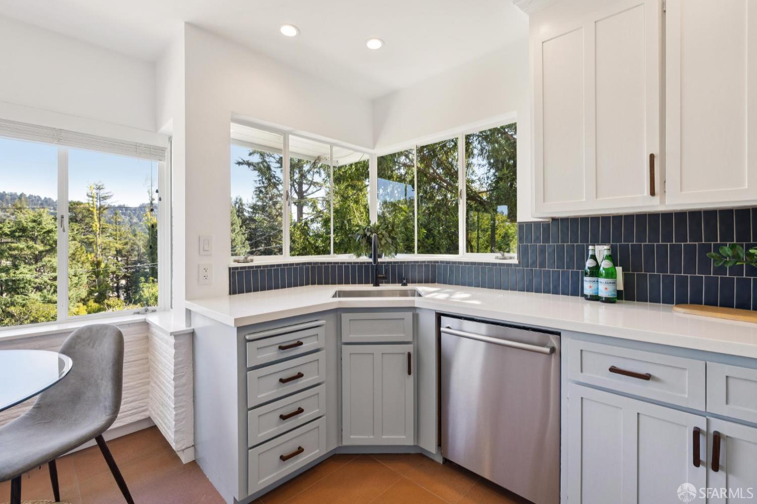 Detail Gallery Image 24 of 61 For 5969 Bruns Ct, Oakland,  CA 94611 - 3 Beds | 2 Baths