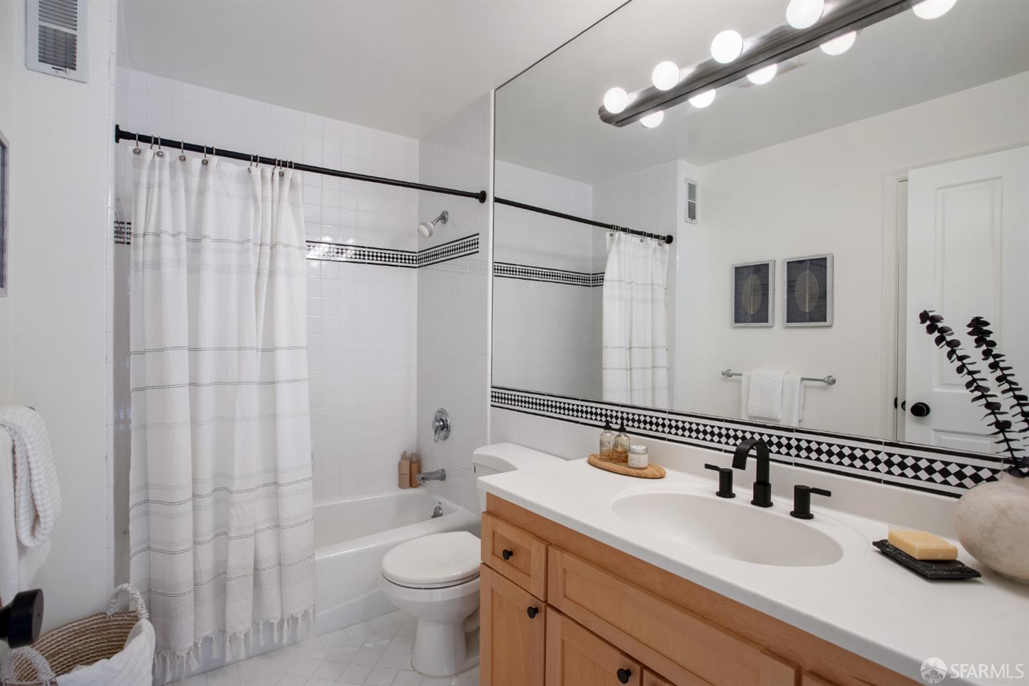 Photo #18: 425080462 Listing: Photo #18