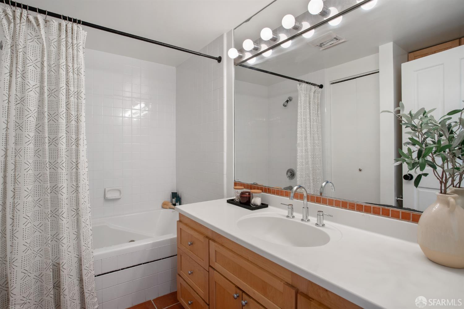 Photo #10: 425080462 Listing: Photo #10