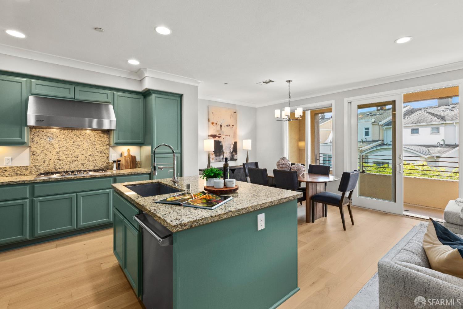 Photo #3: 425080356 Listing: Photo #3