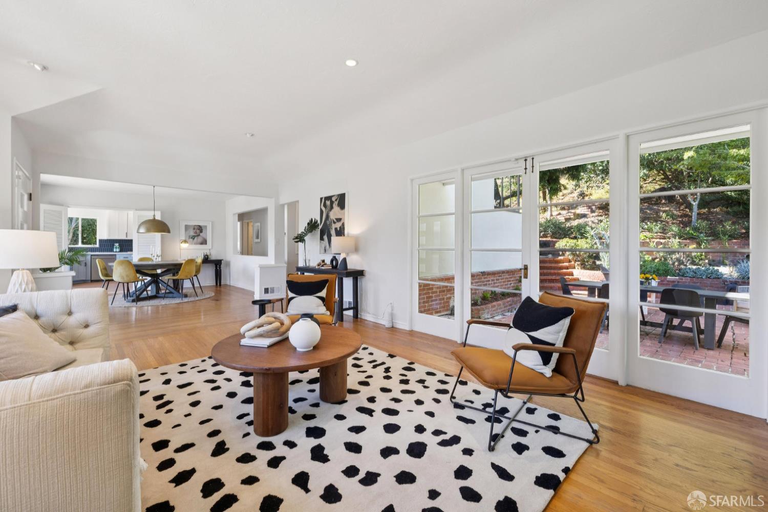 Detail Gallery Image 11 of 61 For 5969 Bruns Ct, Oakland,  CA 94611 - 3 Beds | 2 Baths