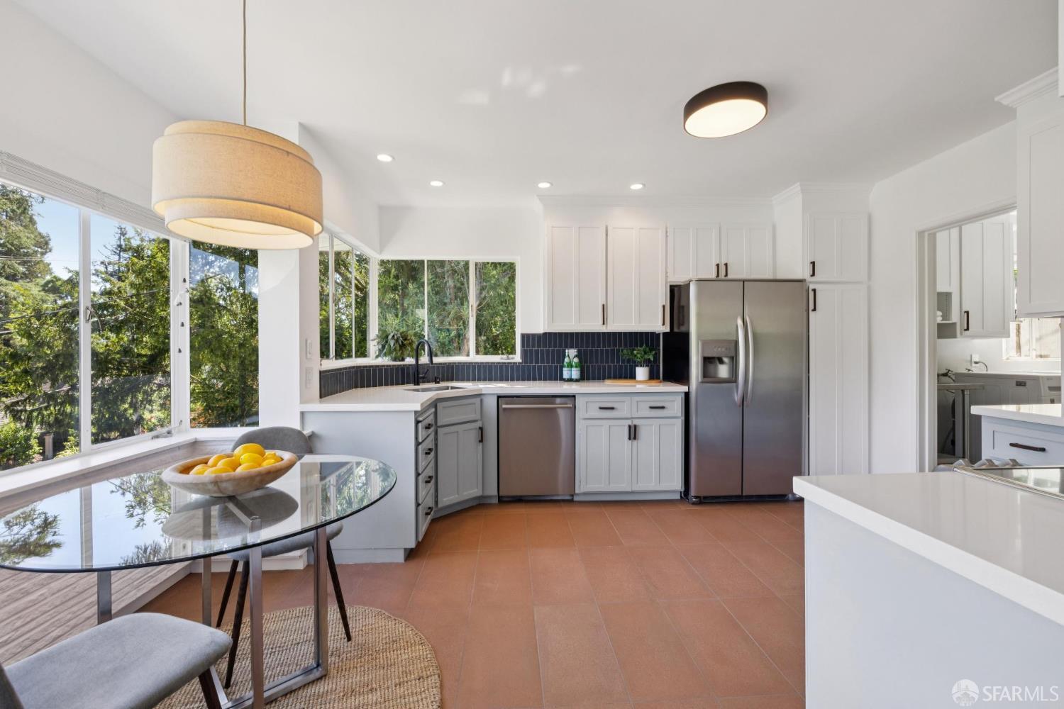 Detail Gallery Image 23 of 61 For 5969 Bruns Ct, Oakland,  CA 94611 - 3 Beds | 2 Baths