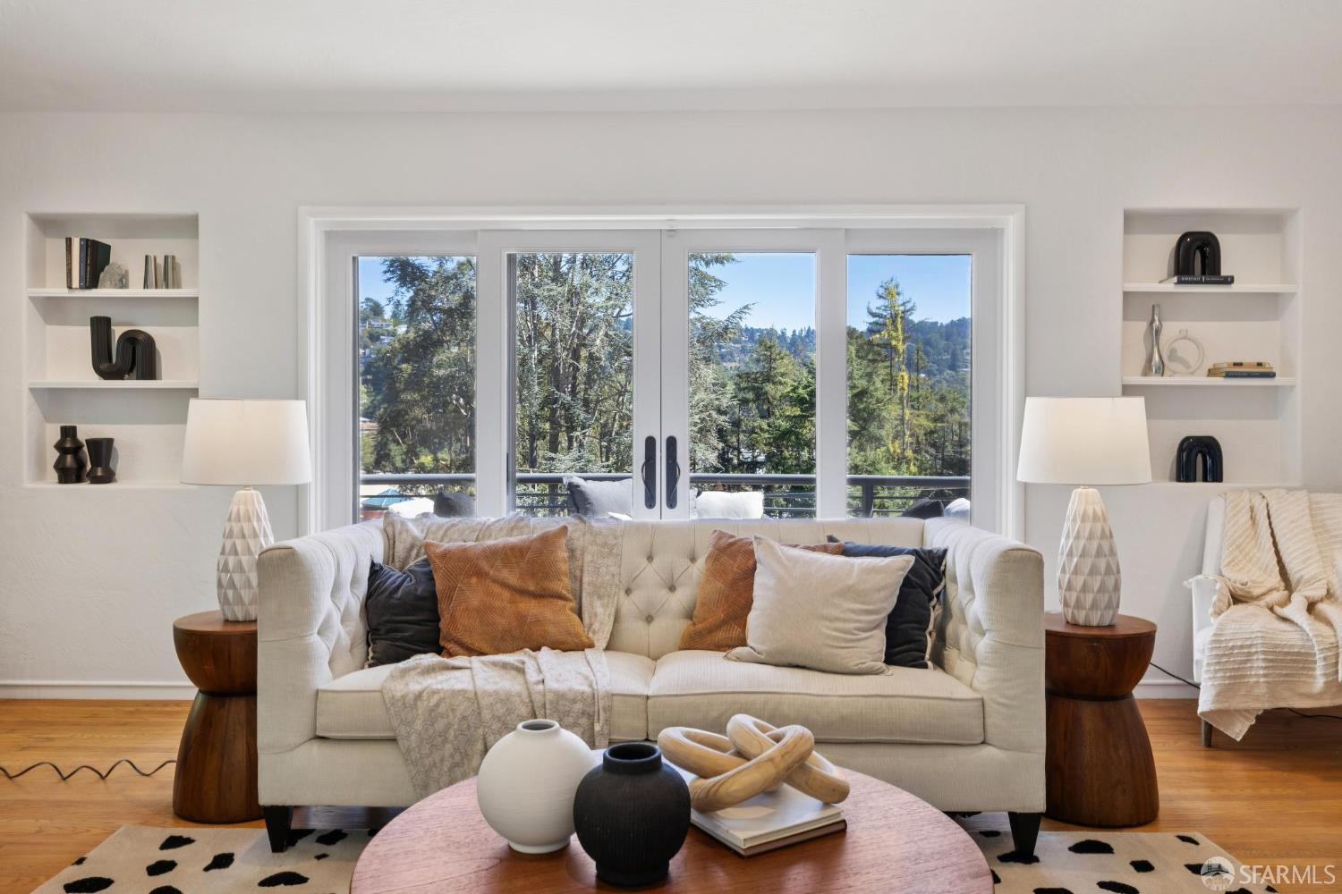 Detail Gallery Image 6 of 61 For 5969 Bruns Ct, Oakland,  CA 94611 - 3 Beds | 2 Baths