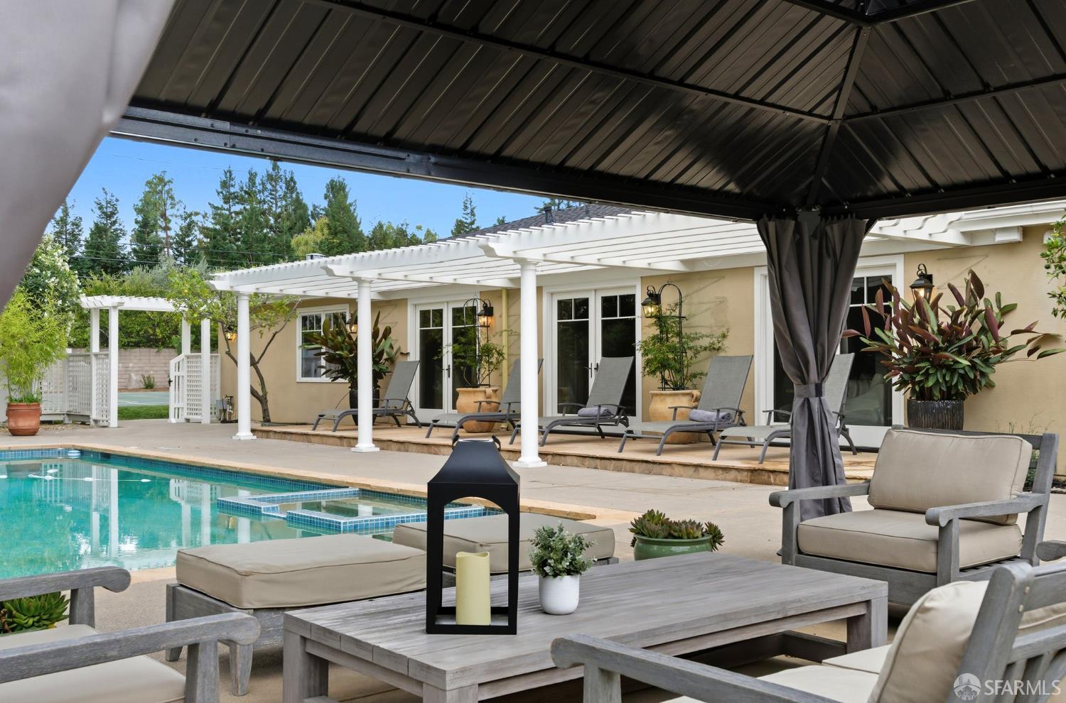 Detail Gallery Image 42 of 51 For 2 Callado Way, Atherton,  CA 94027 - 5 Beds | 4/1 Baths