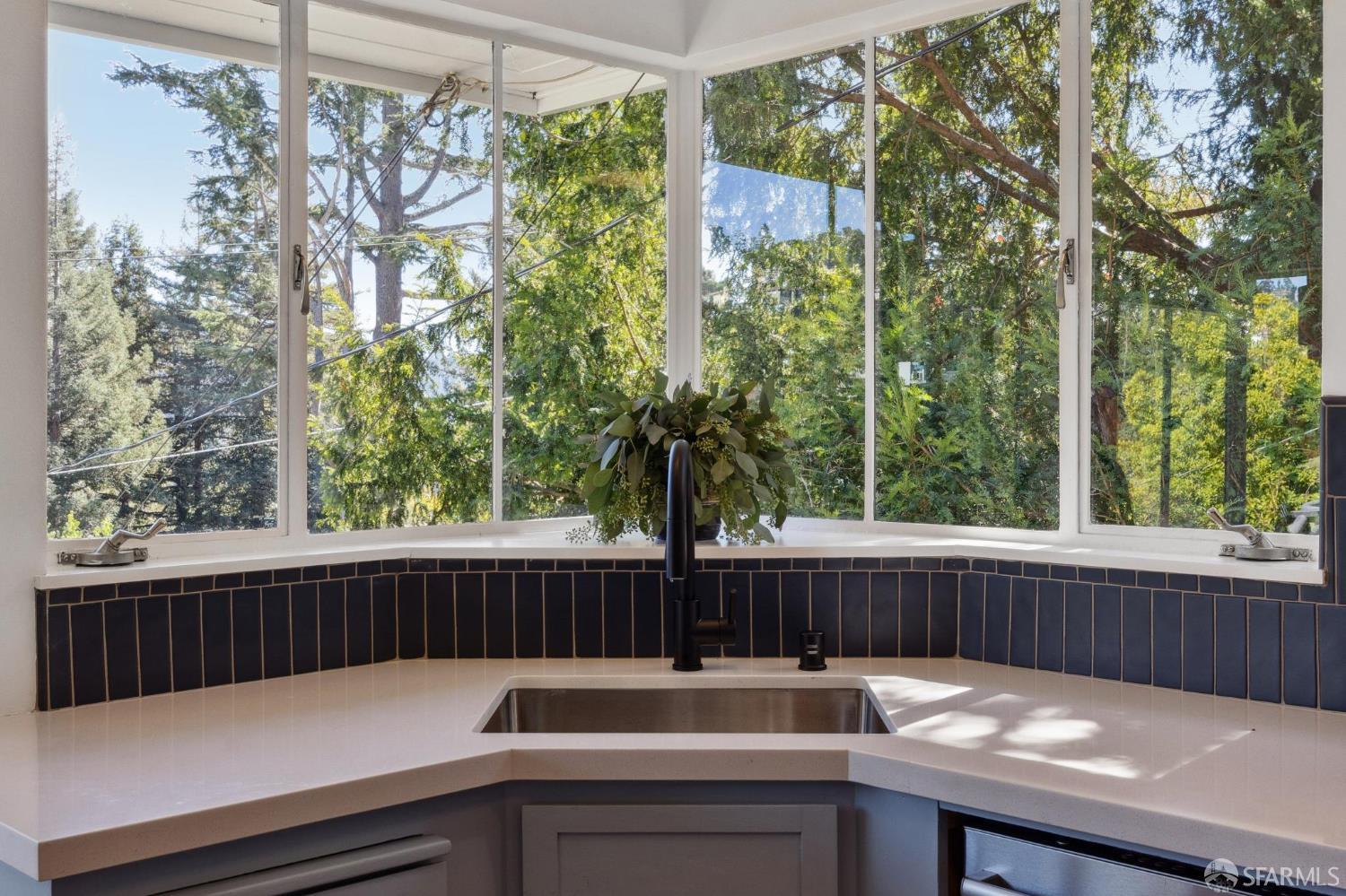 Detail Gallery Image 25 of 61 For 5969 Bruns Ct, Oakland,  CA 94611 - 3 Beds | 2 Baths