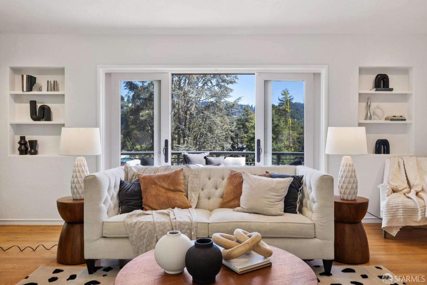 Detail Gallery Image 7 of 61 For 5969 Bruns Ct, Oakland,  CA 94611 - 3 Beds | 2 Baths