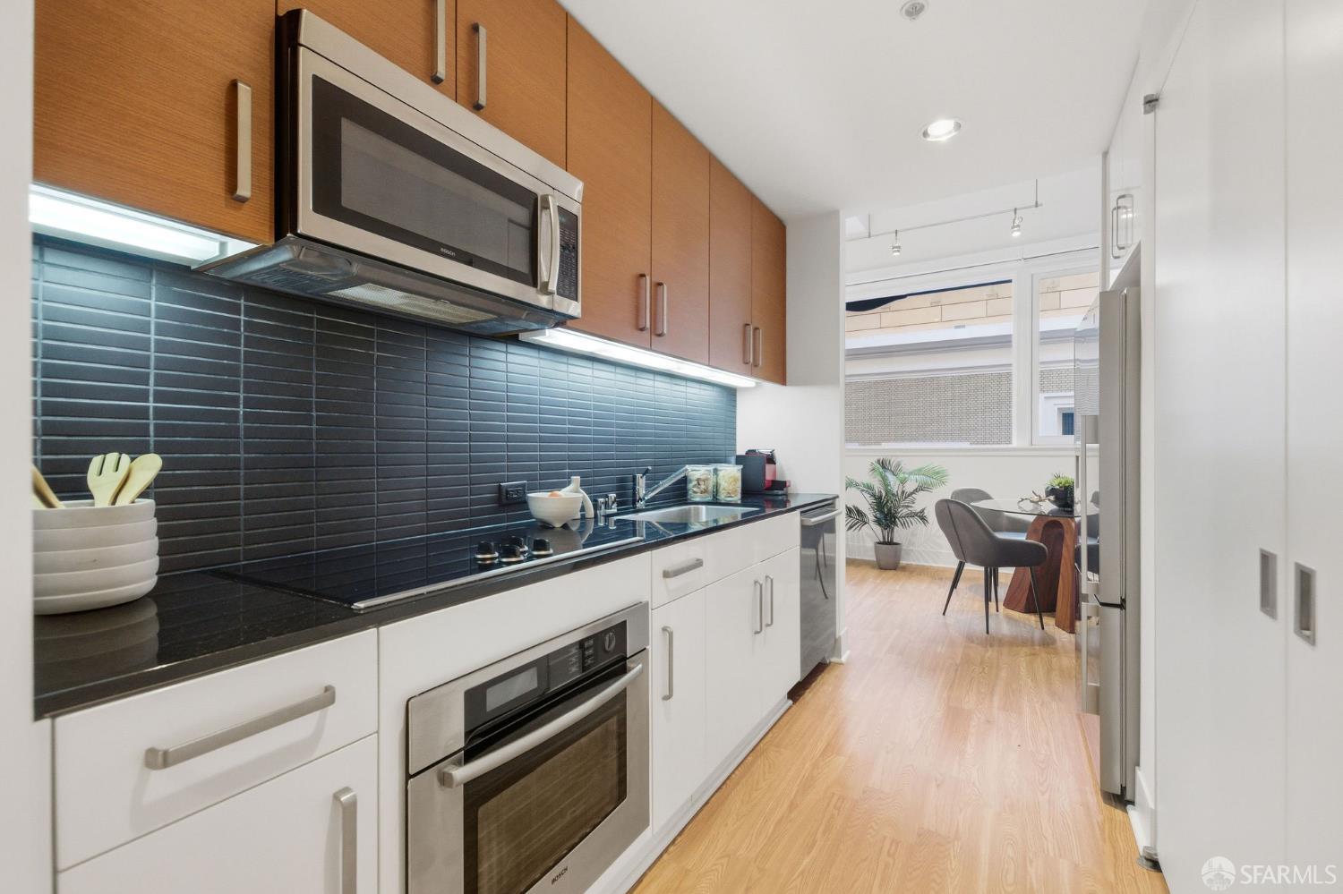 Photo #5: 425080596 Listing 