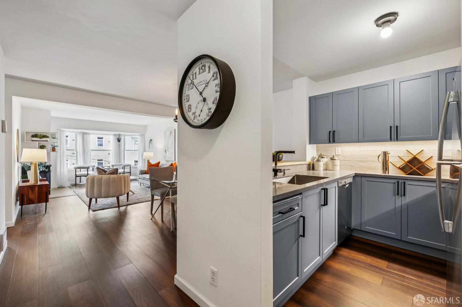 Photo #2: 425079845 Listing 