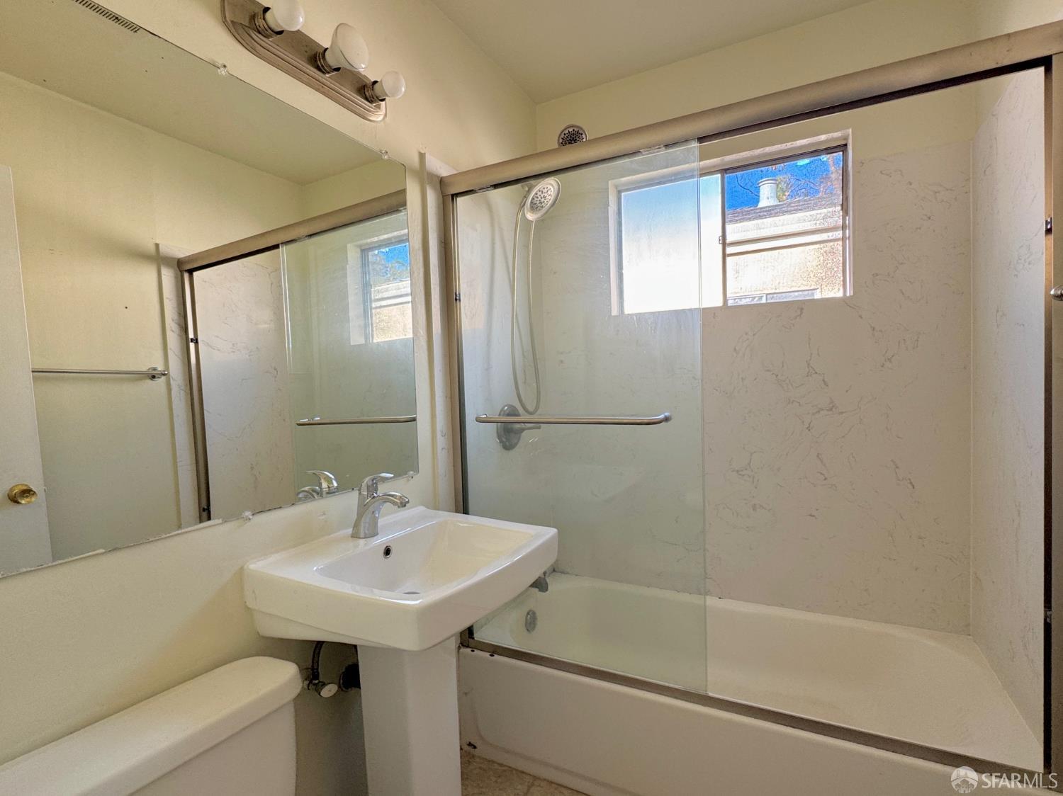 Detail Gallery Image 6 of 8 For 35 Alan Ct, San Pablo,  CA 94806 - – Beds | – Baths