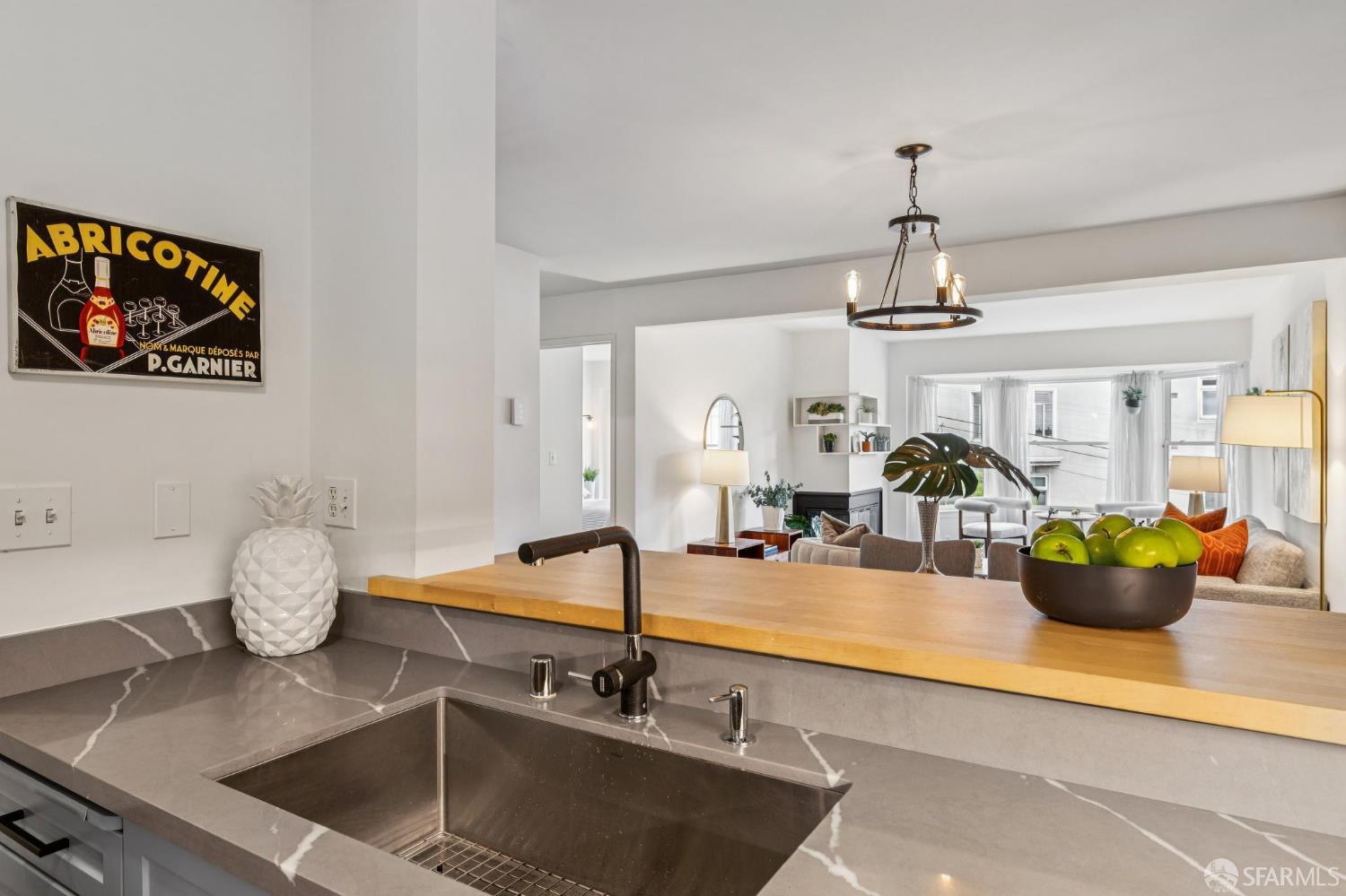 Photo #4: 425079845 Listing 