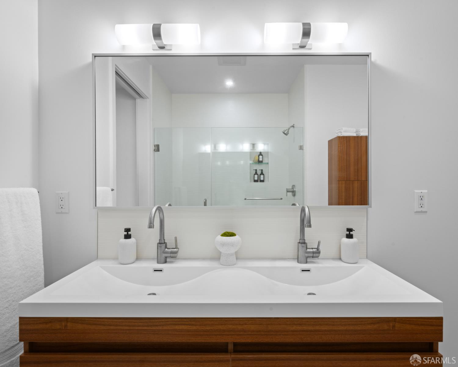 Photo #11: 425080459 Listing: Photo #11