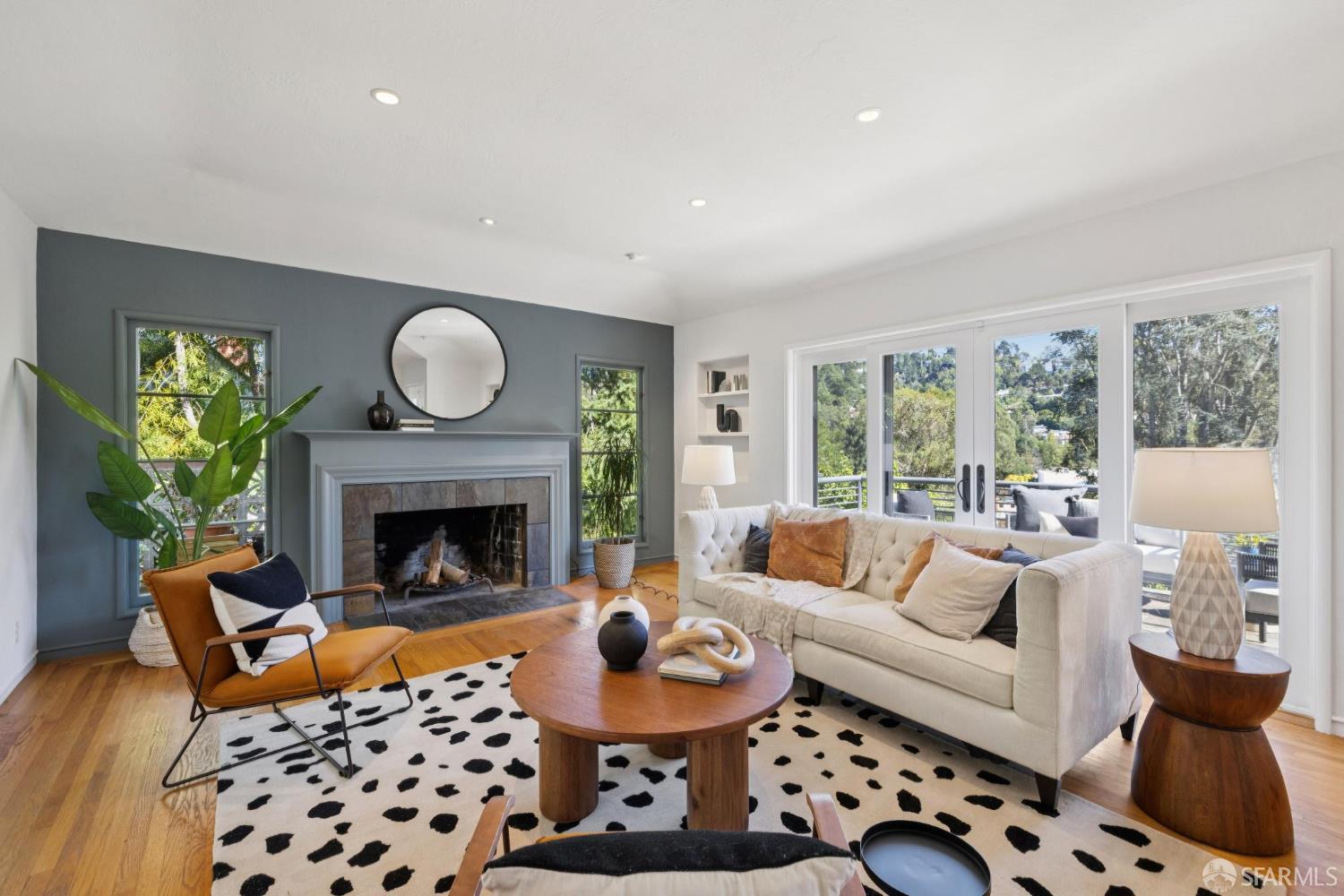 Detail Gallery Image 5 of 61 For 5969 Bruns Ct, Oakland,  CA 94611 - 3 Beds | 2 Baths