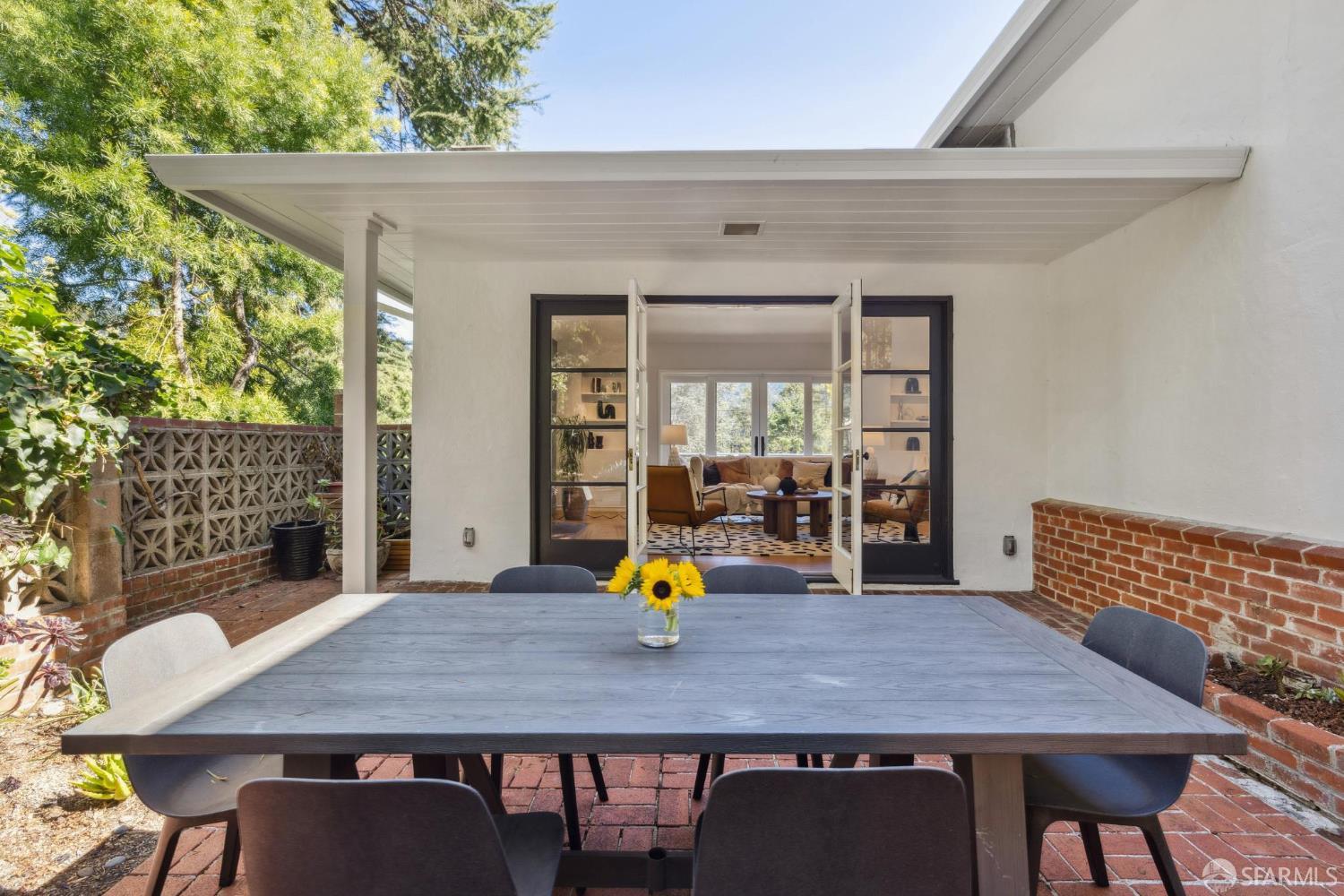 Detail Gallery Image 12 of 61 For 5969 Bruns Ct, Oakland,  CA 94611 - 3 Beds | 2 Baths