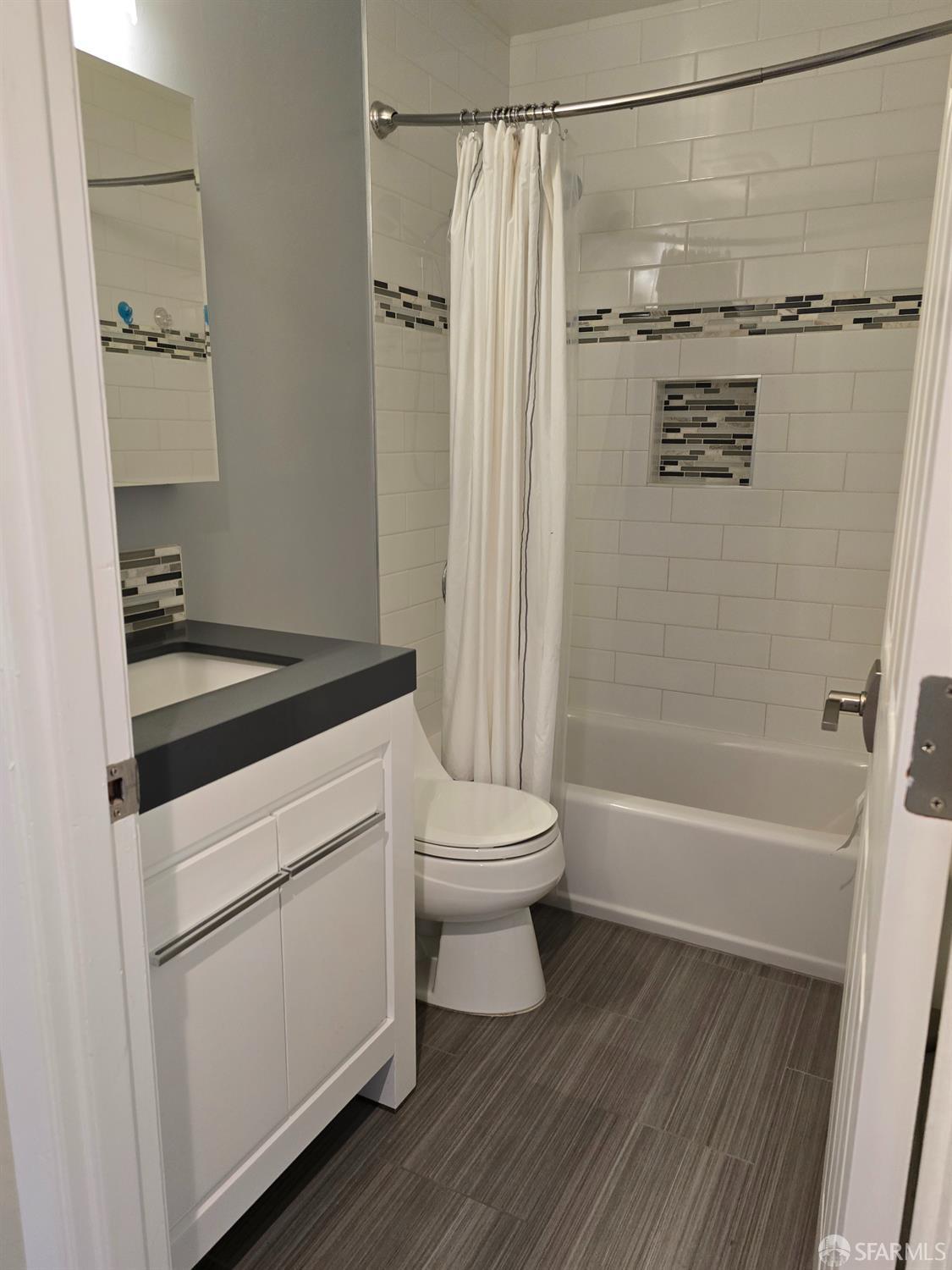 Detail Gallery Image 4 of 9 For 1345 Chestnut St, San Francisco,  CA 94123 - – Beds | – Baths