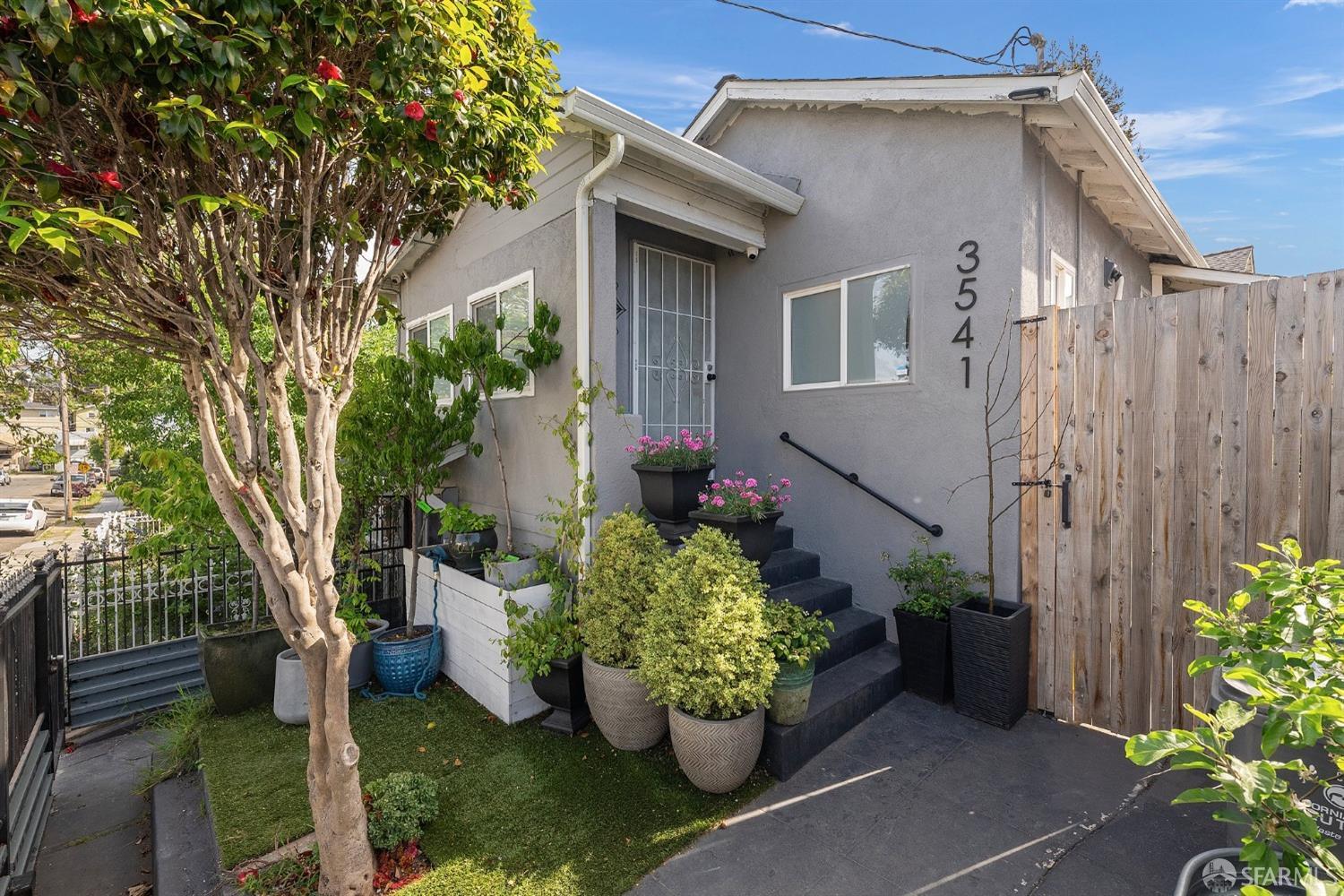 Detail Gallery Image 2 of 54 For 3541 Custer St, Oakland,  CA 94601 - 3 Beds | 2 Baths