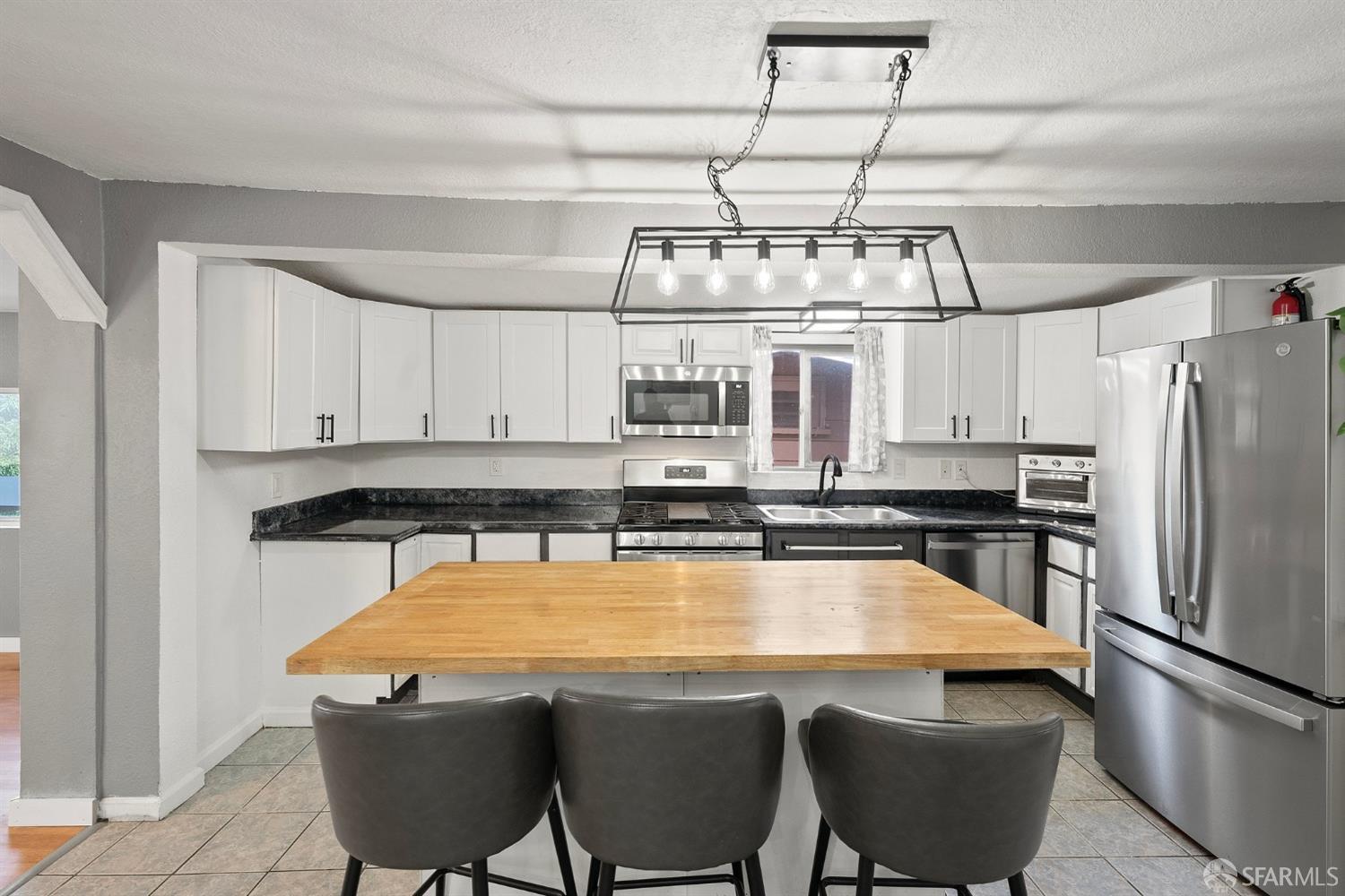 Detail Gallery Image 13 of 54 For 3541 Custer St, Oakland,  CA 94601 - 3 Beds | 2 Baths