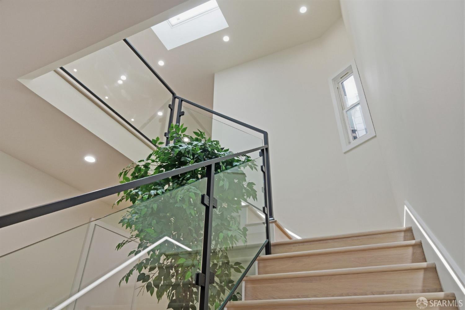 Detail Gallery Image 5 of 46 For 439 32nd Ave, San Francisco,  CA 94121 - 3 Beds | 4 Baths