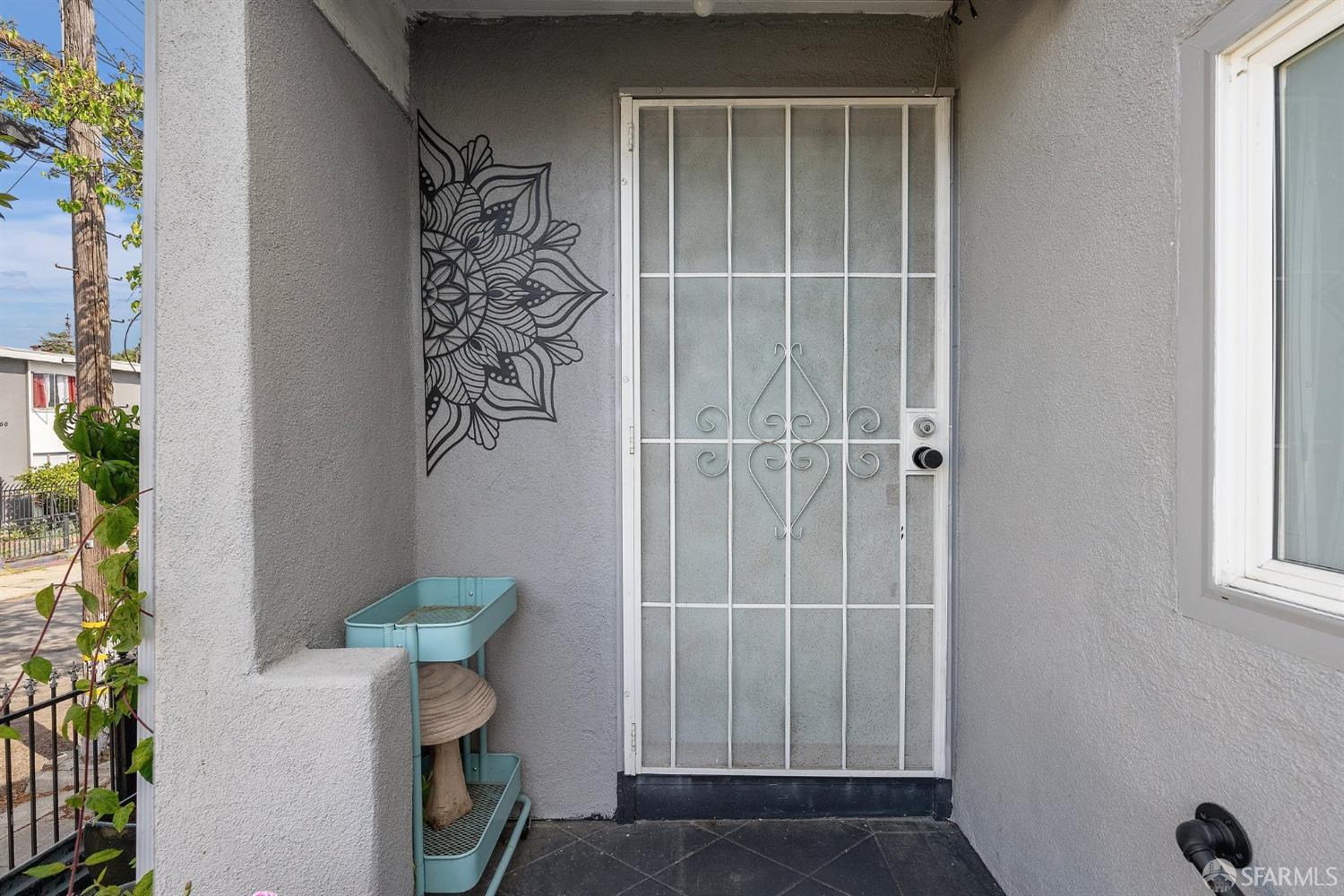 Detail Gallery Image 3 of 54 For 3541 Custer St, Oakland,  CA 94601 - 3 Beds | 2 Baths