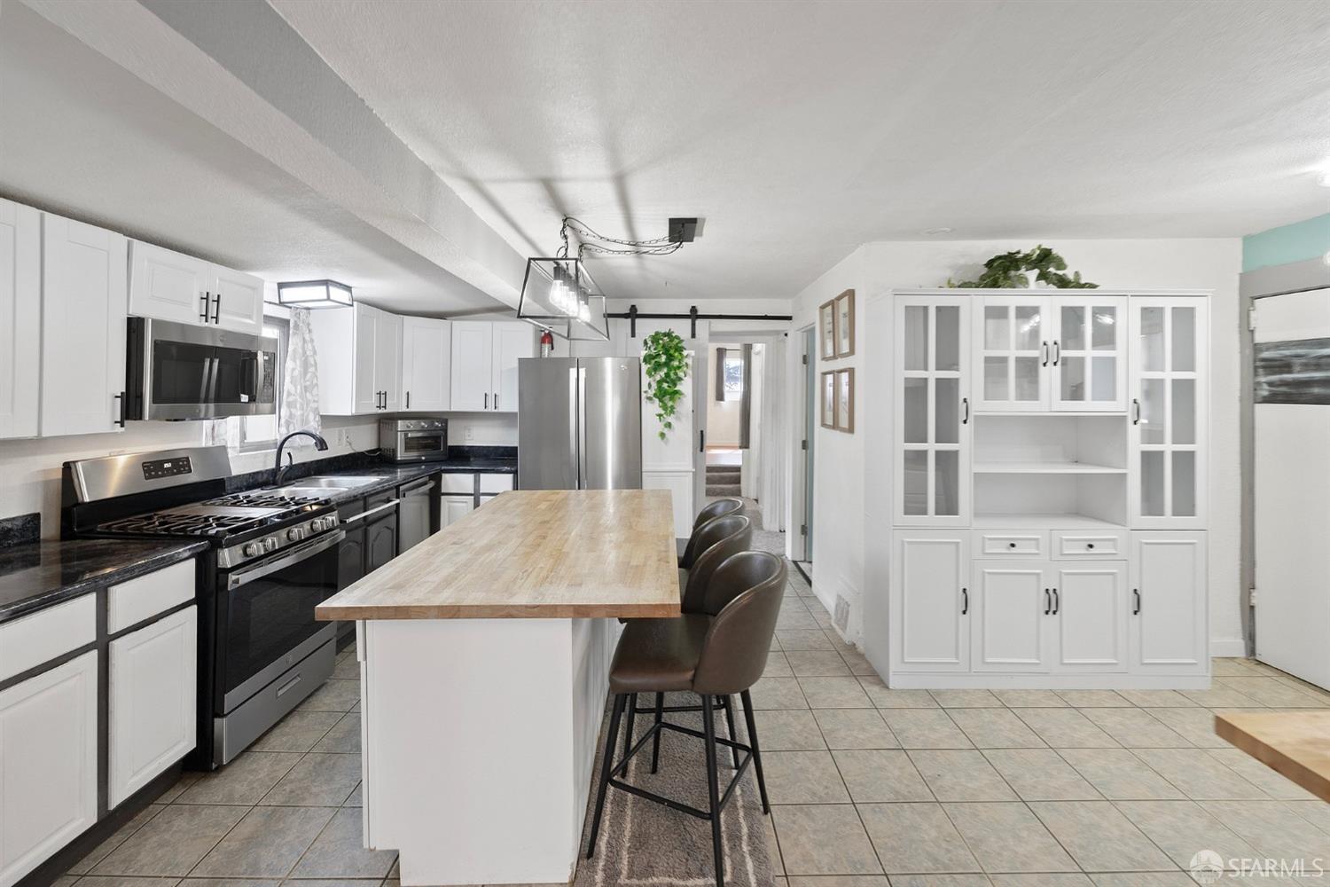 Detail Gallery Image 10 of 54 For 3541 Custer St, Oakland,  CA 94601 - 3 Beds | 2 Baths