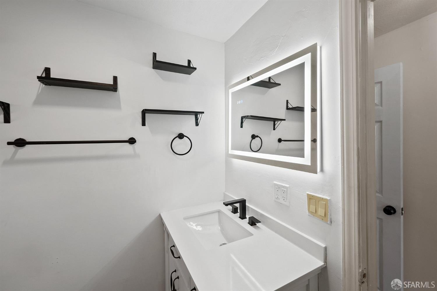 Detail Gallery Image 27 of 54 For 3541 Custer St, Oakland,  CA 94601 - 3 Beds | 2 Baths