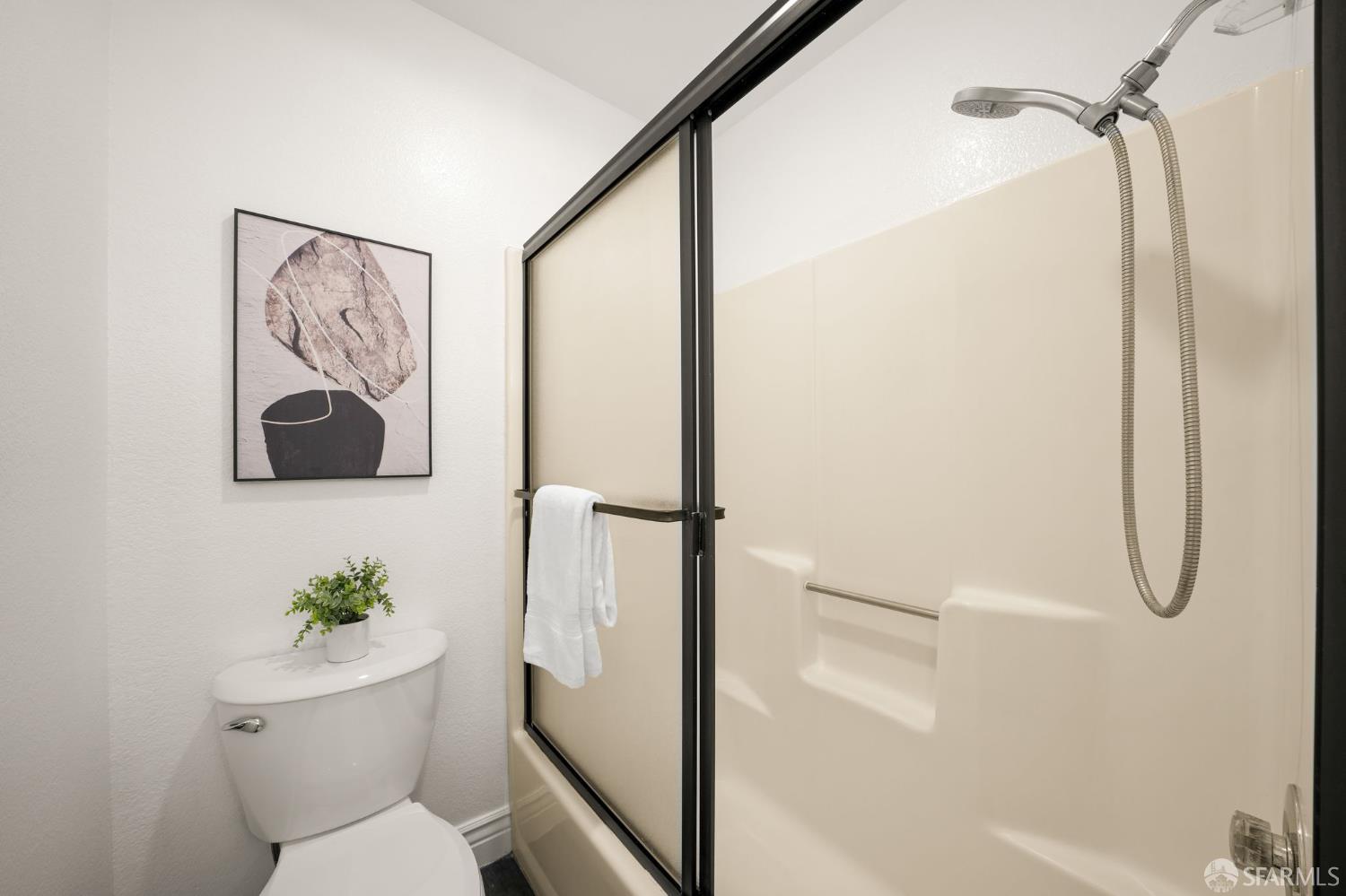 Detail Gallery Image 25 of 28 For 150 Farm Ln, Martinez,  CA 94553 - 2 Beds | 2 Baths