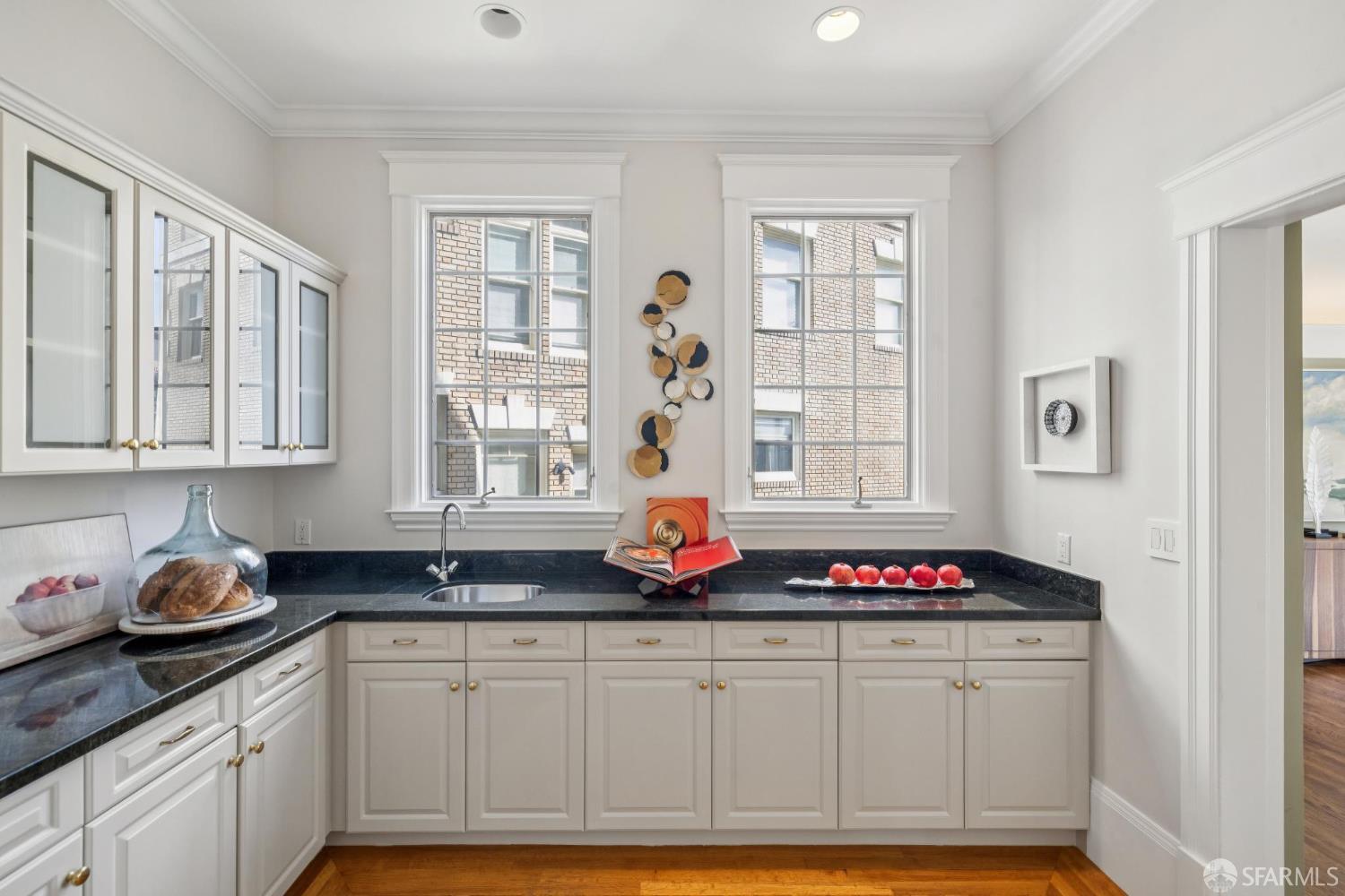 Detail Gallery Image 12 of 68 For 3 Presidio Ter, San Francisco,  CA 94118 - 7 Beds | 5/1 Baths