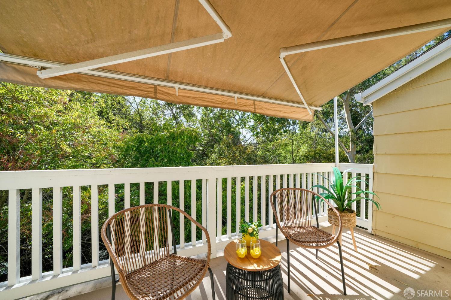 Detail Gallery Image 12 of 28 For 150 Farm Ln, Martinez,  CA 94553 - 2 Beds | 2 Baths