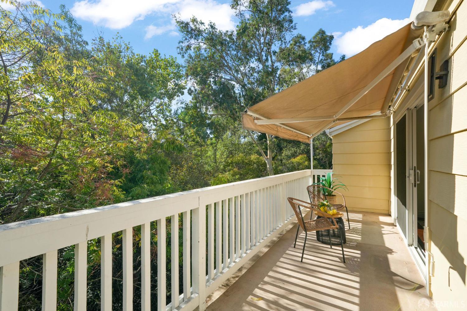 Detail Gallery Image 13 of 28 For 150 Farm Ln, Martinez,  CA 94553 - 2 Beds | 2 Baths