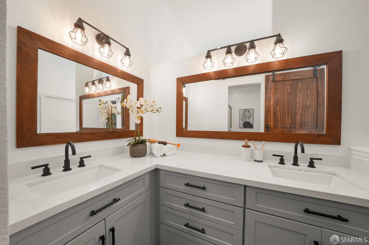 Detail Gallery Image 24 of 28 For 150 Farm Ln, Martinez,  CA 94553 - 2 Beds | 2 Baths