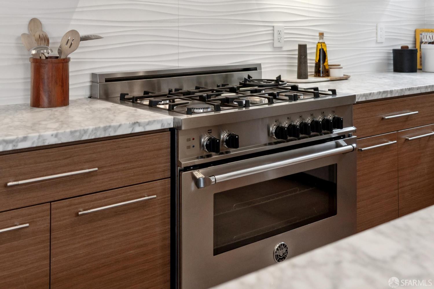 Detail Gallery Image 19 of 55 For 306 Guerrero St, San Francisco,  CA 94103 - 2 Beds | 2/1 Baths