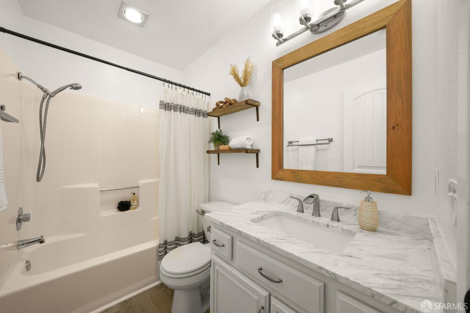 Detail Gallery Image 17 of 28 For 150 Farm Ln, Martinez,  CA 94553 - 2 Beds | 2 Baths