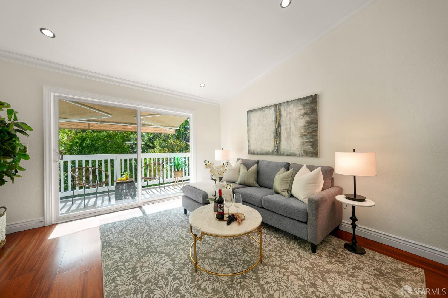 Detail Gallery Image 11 of 28 For 150 Farm Ln, Martinez,  CA 94553 - 2 Beds | 2 Baths