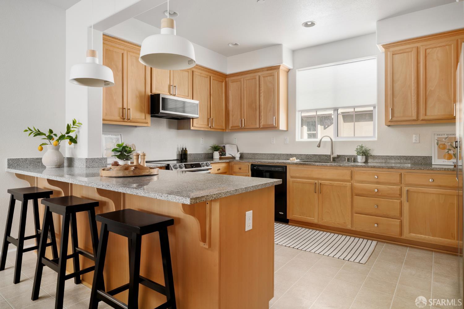 Detail Gallery Image 5 of 34 For 104 Jetty Rd, Richmond,  CA 94804 - 3 Beds | 3/1 Baths