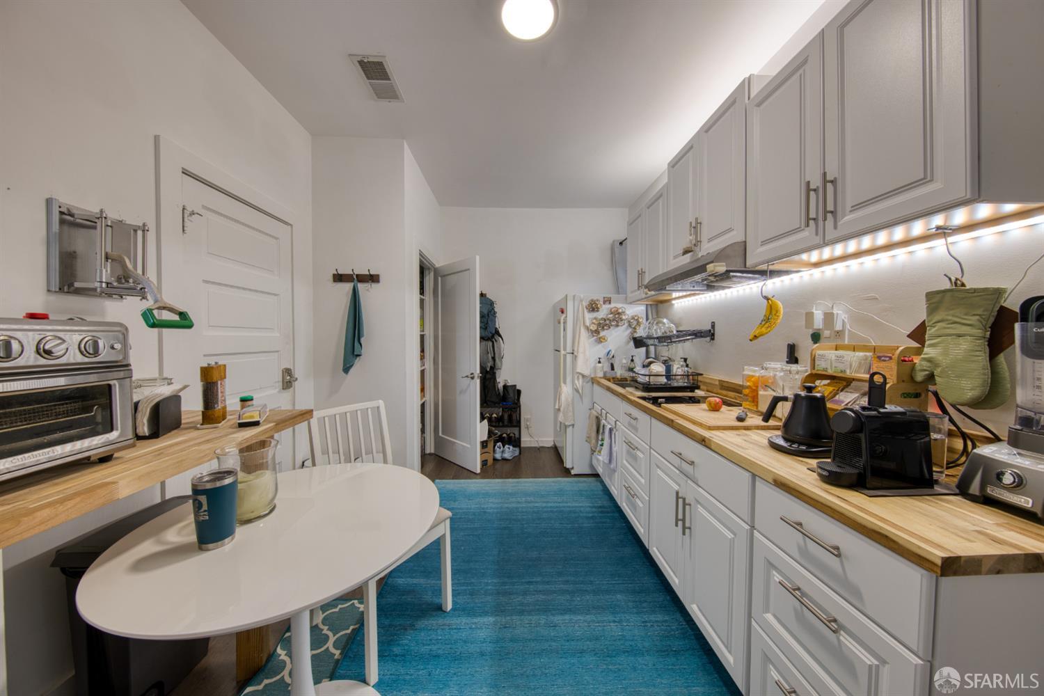 Detail Gallery Image 11 of 15 For 239 Hugo St, San Francisco,  CA 94122 - – Beds | – Baths