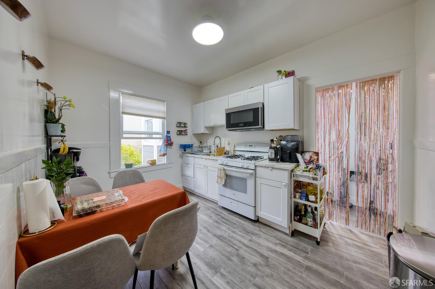 Detail Gallery Image 7 of 15 For 239 Hugo St, San Francisco,  CA 94122 - – Beds | – Baths