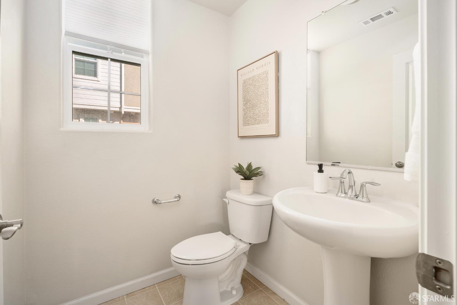 Detail Gallery Image 9 of 34 For 104 Jetty Rd, Richmond,  CA 94804 - 3 Beds | 3/1 Baths