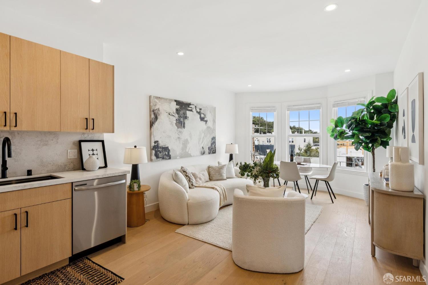 Detail Gallery Image 2 of 14 For 880 26th Ave #2,  San Francisco,  CA 94121 - 2 Beds | 1 Baths