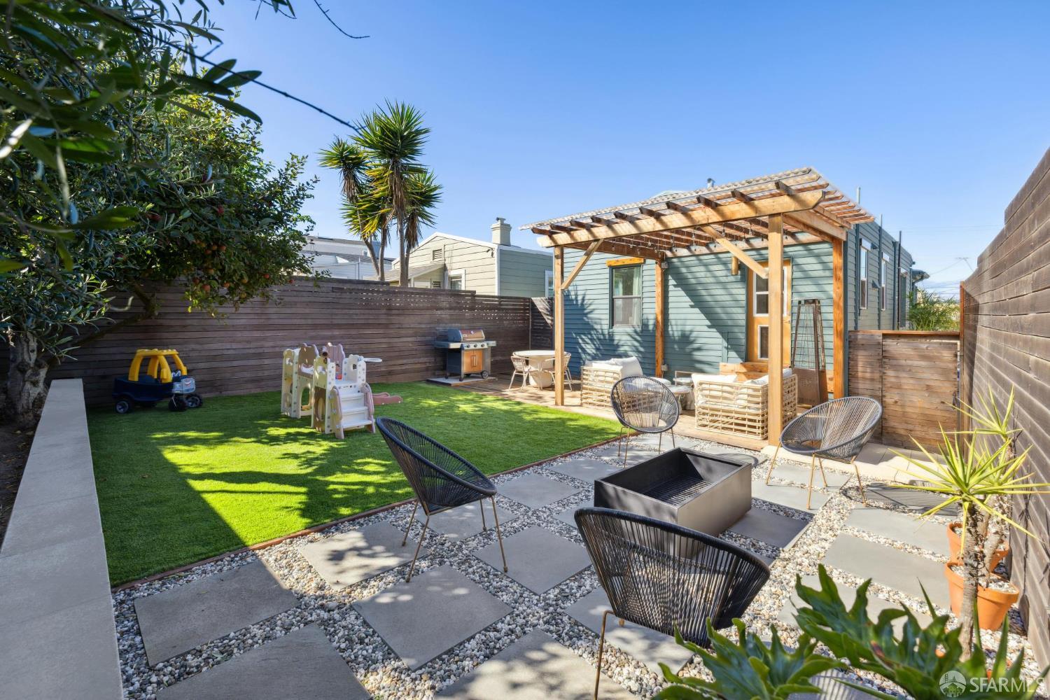 Detail Gallery Image 3 of 71 For 1123 Munich St, San Francisco,  CA 94112 - 3 Beds | 2 Baths