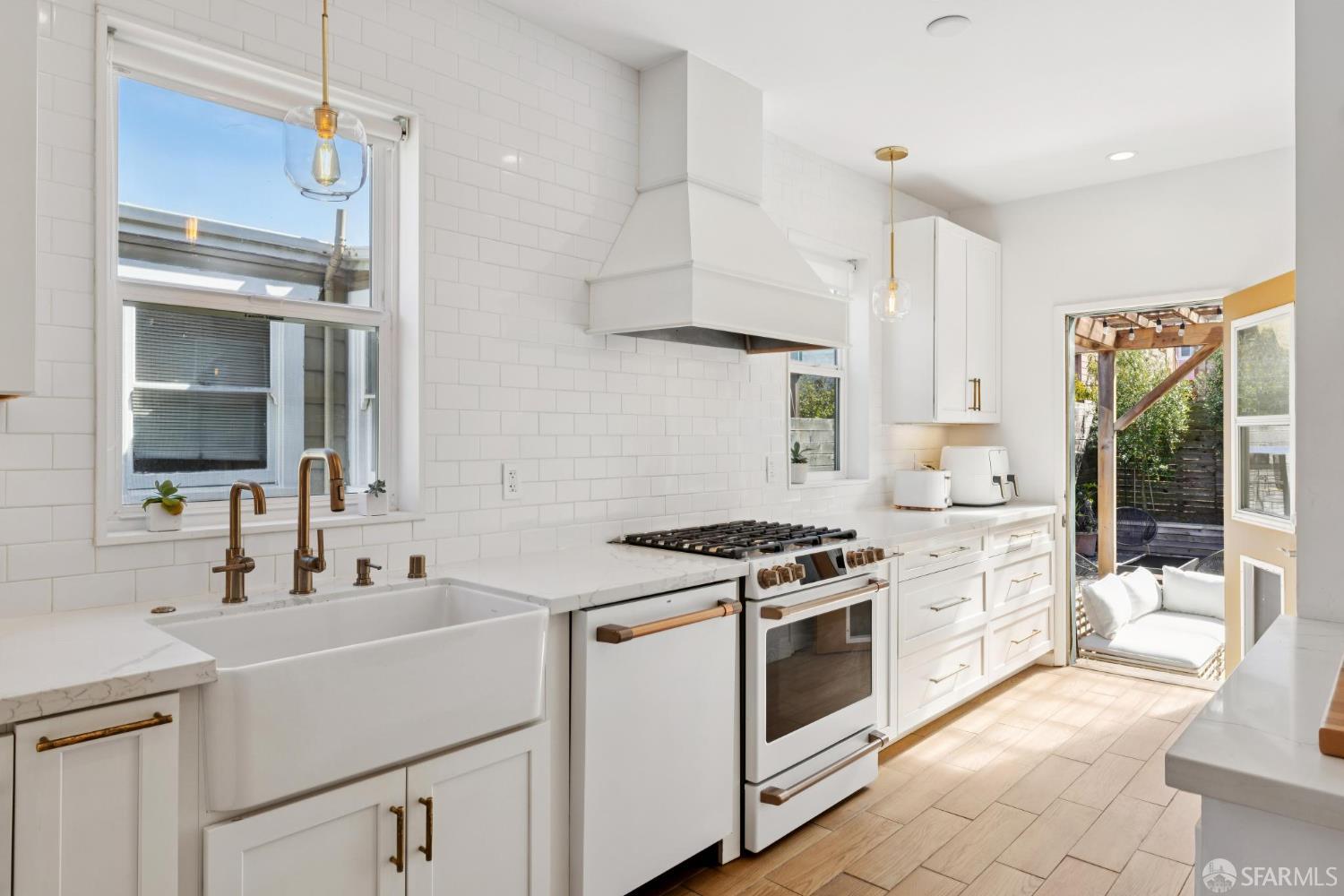 Detail Gallery Image 25 of 71 For 1123 Munich St, San Francisco,  CA 94112 - 3 Beds | 2 Baths