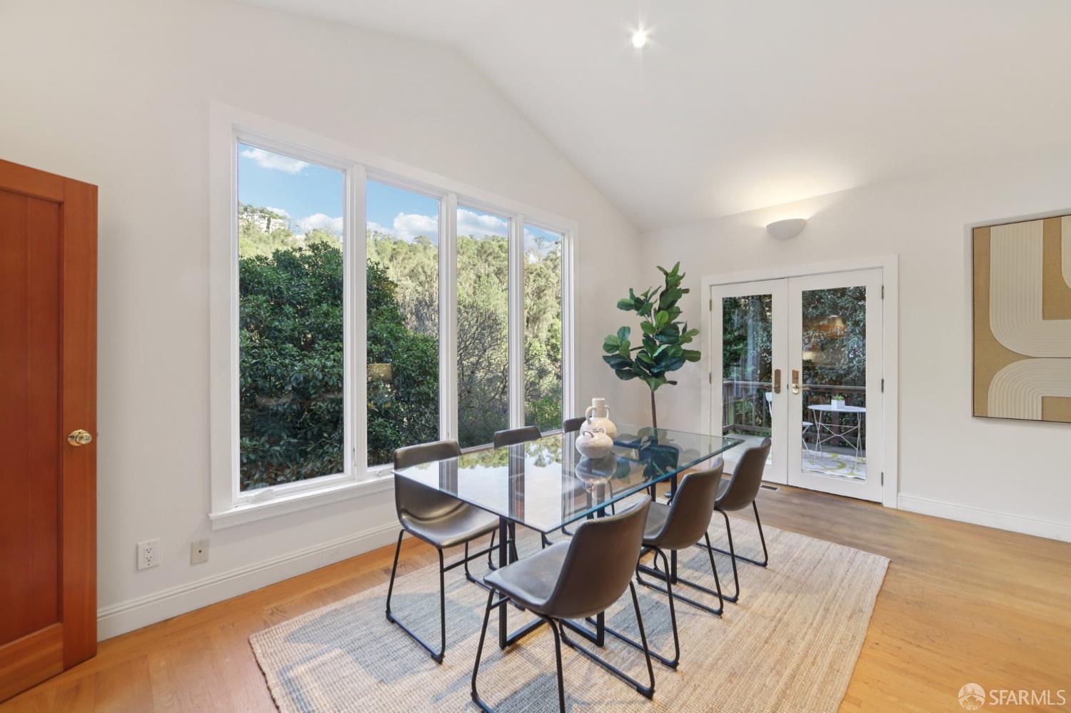 Detail Gallery Image 9 of 65 For 6891 Pinehaven Rd, Oakland,  CA 94611 - 3 Beds | 3 Baths