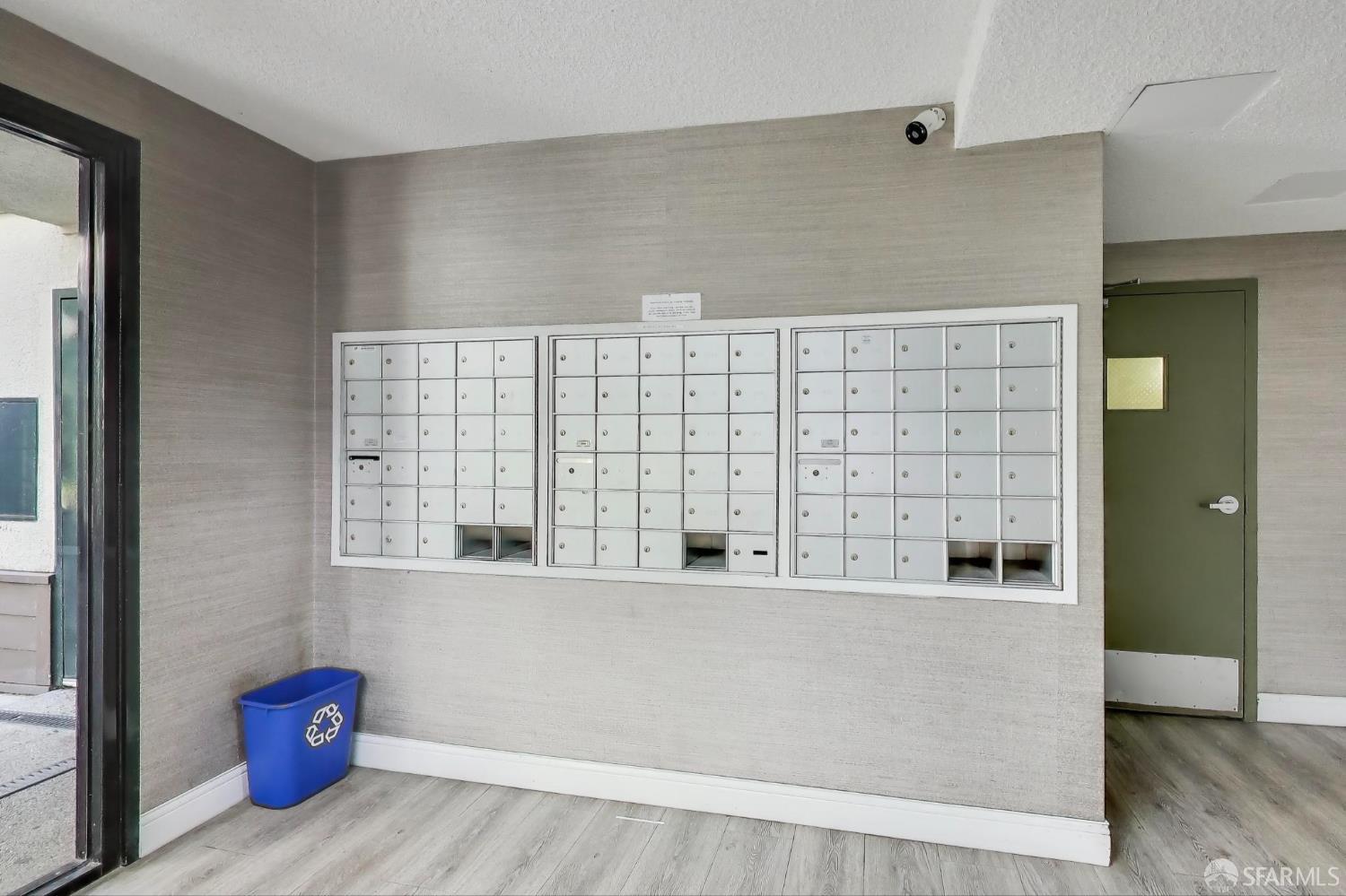 Detail Gallery Image 6 of 48 For 5223 Shelter Creek Ln, San Bruno,  CA 94066 - 1 Beds | 1 Baths